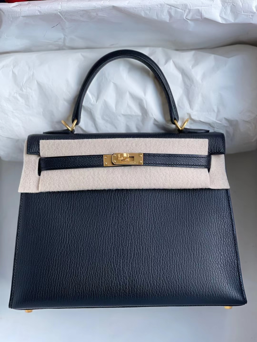Hermès（爱马仕）Kelly 凯莉包 Chevre Ck89 黑色 内拼 i6 极致粉 拉丝金扣 25cm