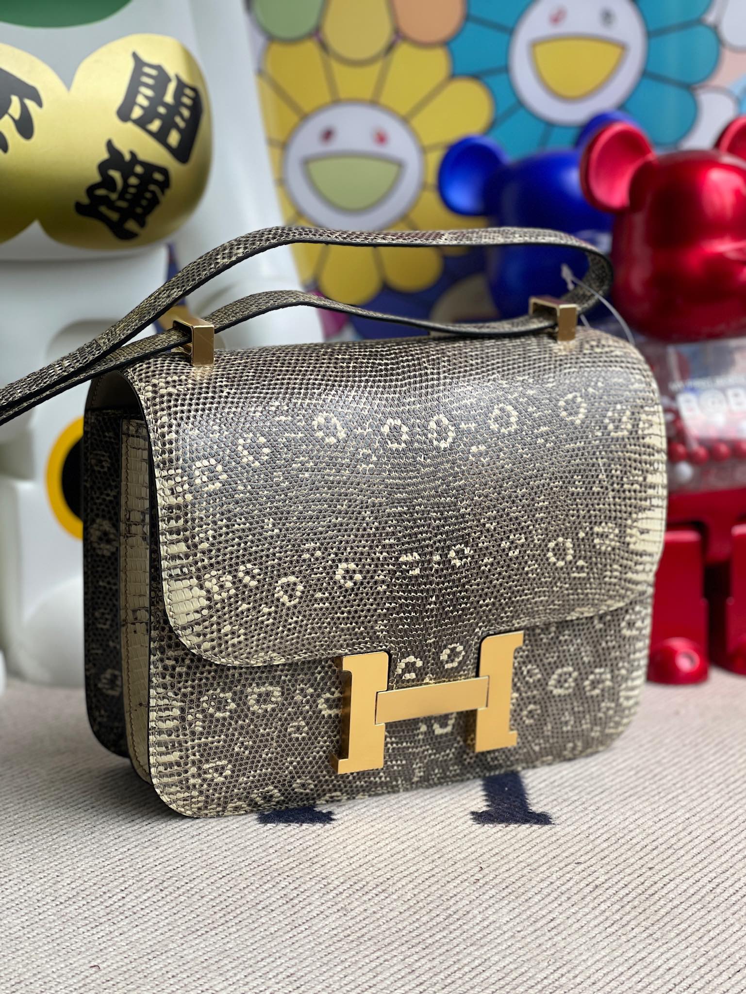 Hermès(爱马仕)Constance 康康 Lizard 进口亮面蜥蜴 原色 小喜马拉雅色 金扣 24cm 顶级手缝 定制-拉尔森鳄鱼皮具定制 - 爱马仕包包官网 Hermès(爱马仕)Constance 康康 Lizard 进口亮面蜥蜴 原色 小喜马拉雅色 金扣 24cm 顶级手缝 定制