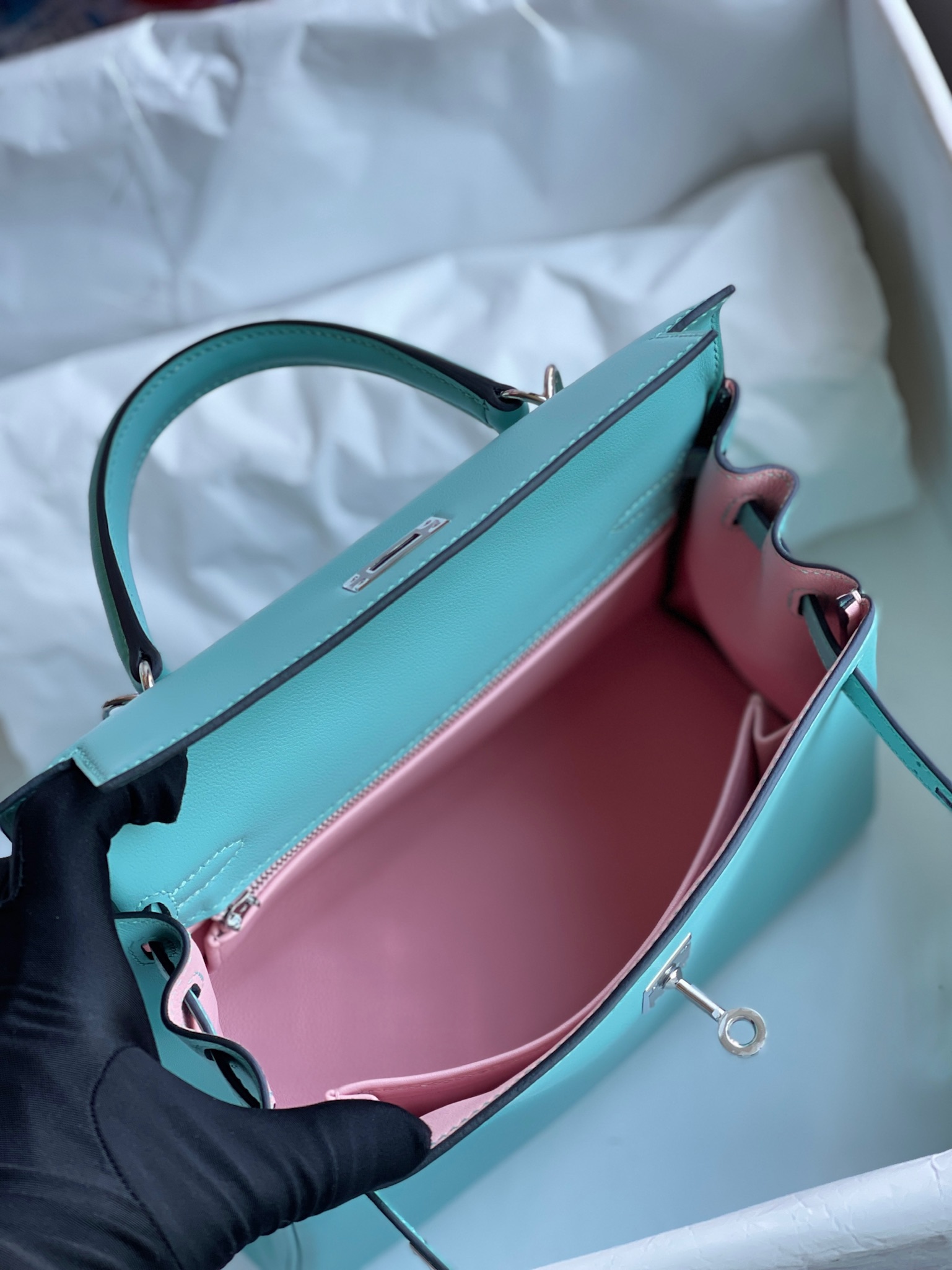 Hermès(爱马仕)Kelly 凯莉包 Swift 3p 马卡龙蓝 内拼 3Q粉 银扣 25cm 顶级手缝-拉尔森鳄鱼皮具定制 - 爱马仕包包官网 Hermès(爱马仕)Kelly 凯莉包 Swift 3p 马卡龙蓝 内拼 3Q粉 银扣 25cm 顶级手缝