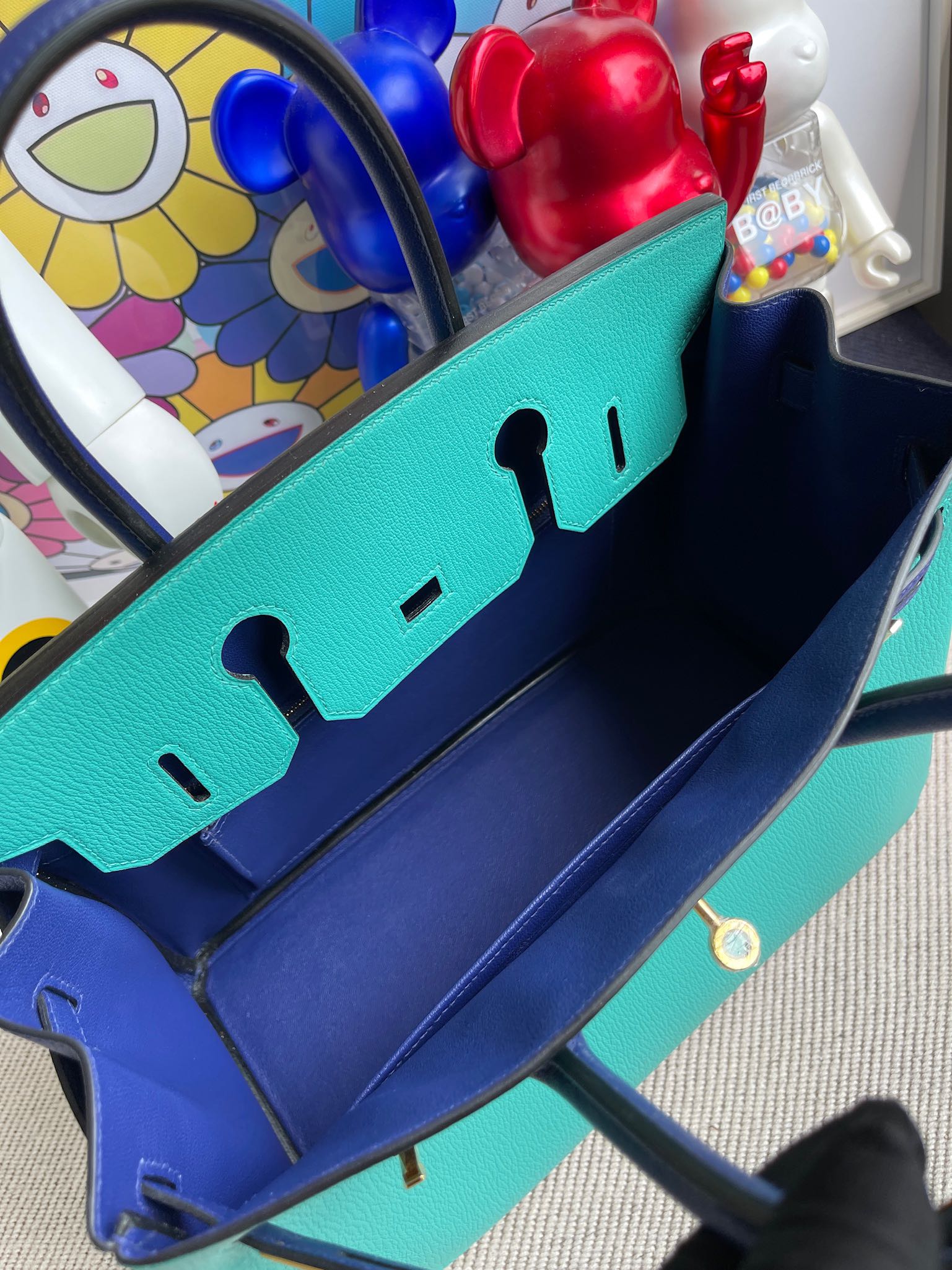 Hermès(爱马仕)Birkin 铂金包 Chevre 山羊皮 孔雀蓝 拼 电光蓝 金扣 30cm 顶级手缝-拉尔森鳄鱼皮具定制 - 爱马仕包包官网 Hermès(爱马仕)Birkin 铂金包 Chevre 山羊皮 孔雀蓝 拼 电光蓝 金扣 30cm 顶级手缝