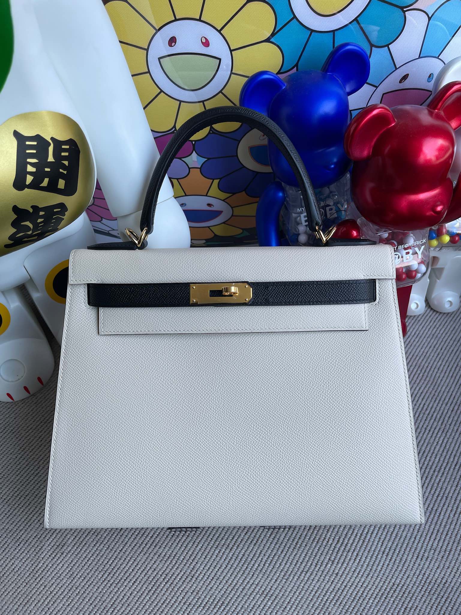 Hermès（爱马仕）Kelly 凯莉包 Epsom 原厂掌纹皮 奶昔白 拼 黑色 金扣 28cm 马蹄印 顶级手缝