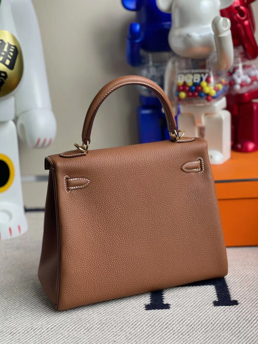 Hermès(爱马仕)Kelly 凯莉包 togo ck37 金棕色 金扣 25cm 顶级工艺 全手工缝制-拉尔森鳄鱼皮具定制 - 爱马仕包包官网 Hermès(爱马仕)Kelly 凯莉包 togo ck37 金棕色 金扣 25cm 顶级工艺 全手工缝制