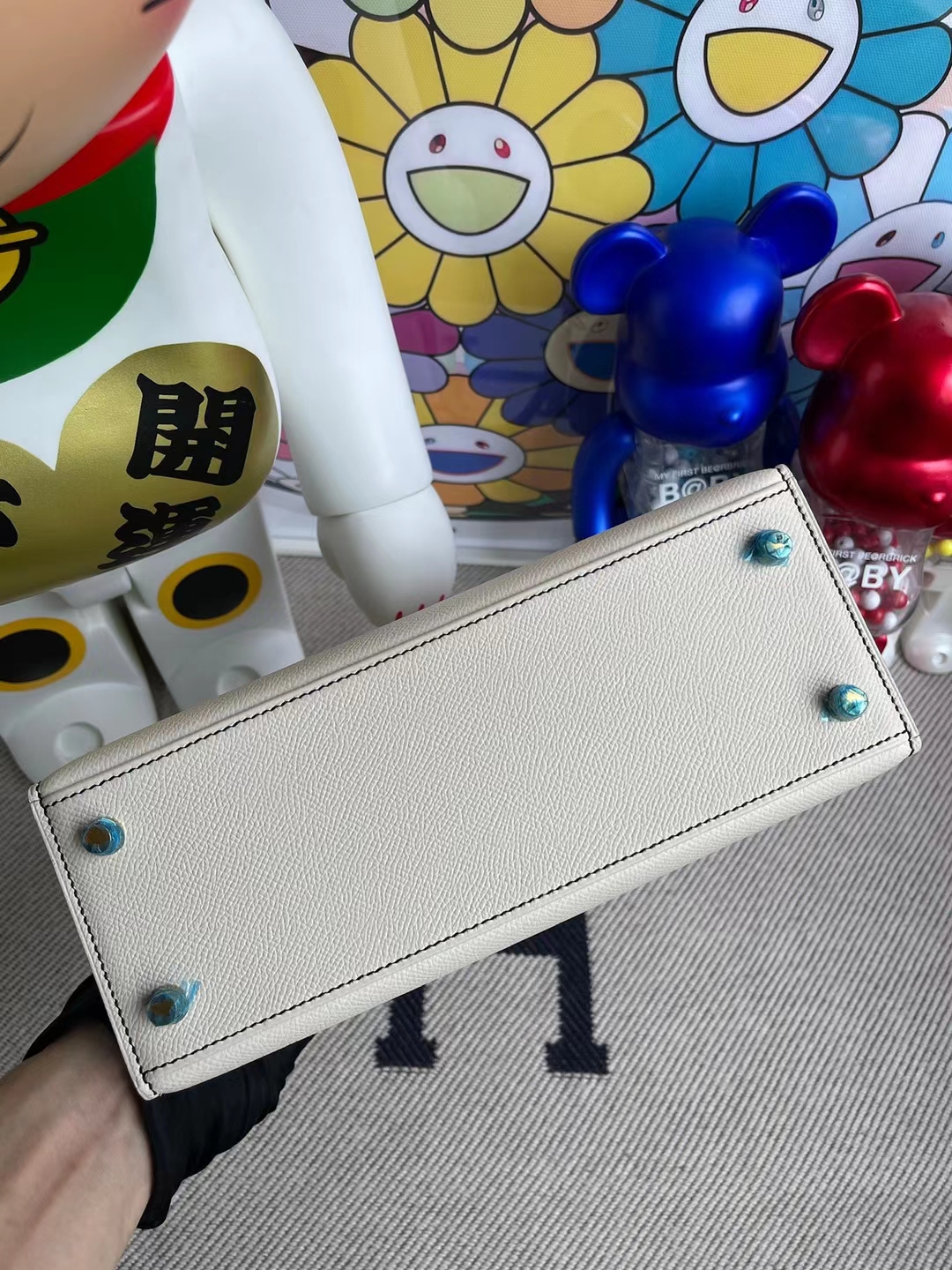 Hermès（爱马仕）Kelly 凯莉包 Epsom Ck10 奶昔白 拼 Ck8 黑色 金扣 28cm 全手工缝制