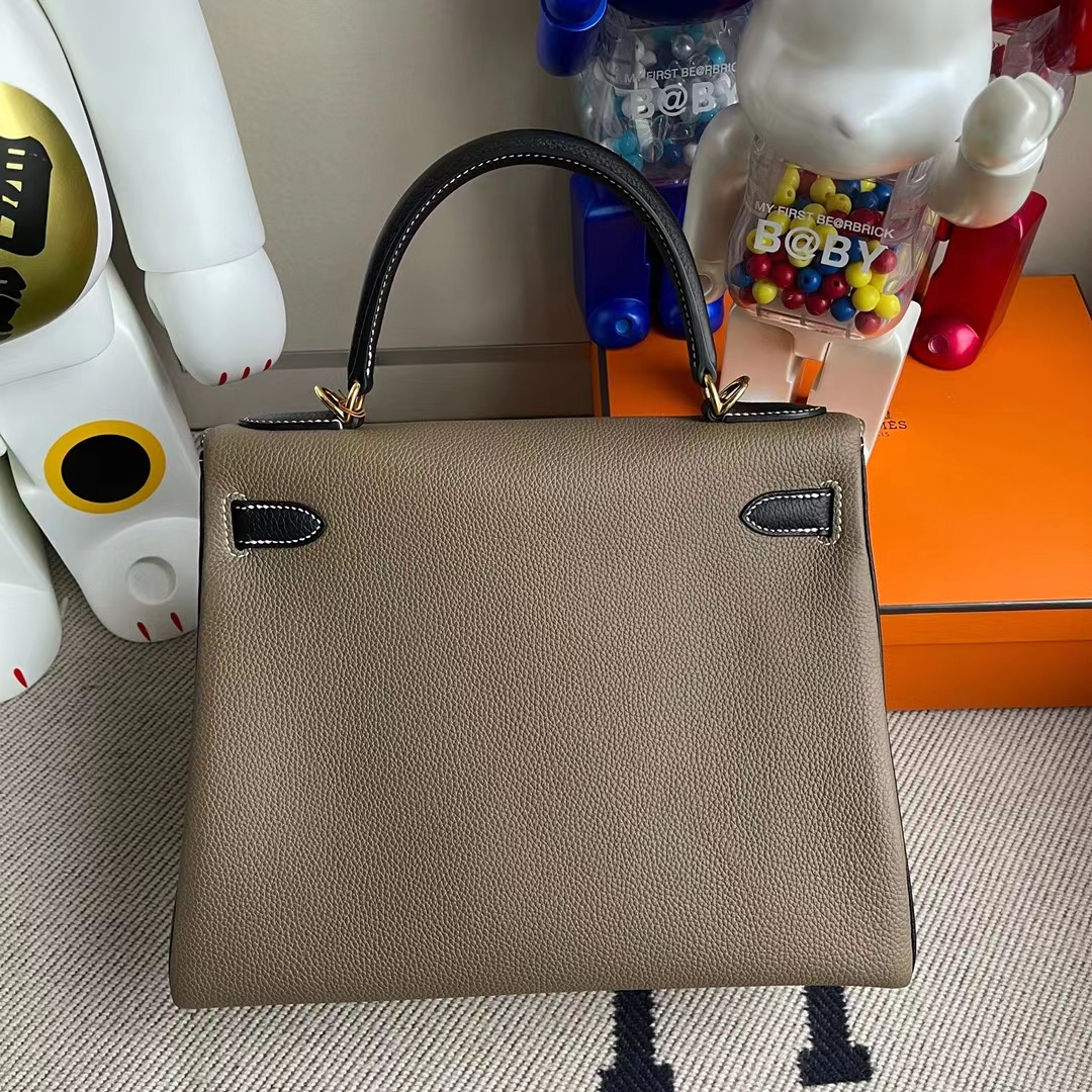 Hermès(爱马仕)Kelly 凯莉包 Togo Ck81 斑鸠灰 拼 Ck18 大象灰 拼 Ck89 黑色 金扣 28cm-拉尔森鳄鱼皮具定制 - 爱马仕包包官网 Hermès(爱马仕)Kelly 凯莉包 Togo Ck81 斑鸠灰 拼 Ck18 大象灰 拼 Ck89 黑色 金扣 28cm