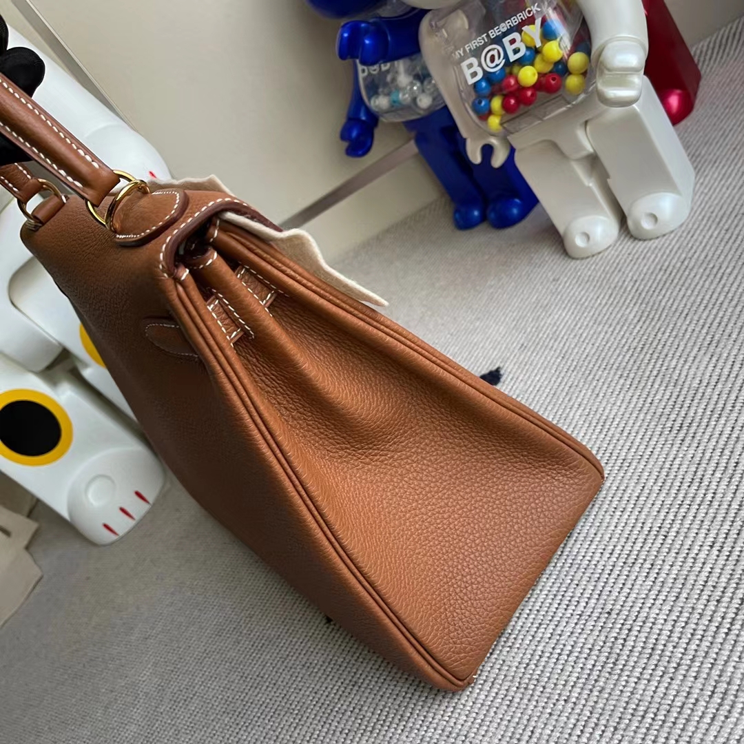 Hermès(爱马仕)Kelly 凯莉包 togo Ck37 金棕色 金扣 28cm-拉尔森鳄鱼皮具定制 - 爱马仕包包官网 Hermès(爱马仕)Kelly 凯莉包 togo Ck37 金棕色 金扣 28cm