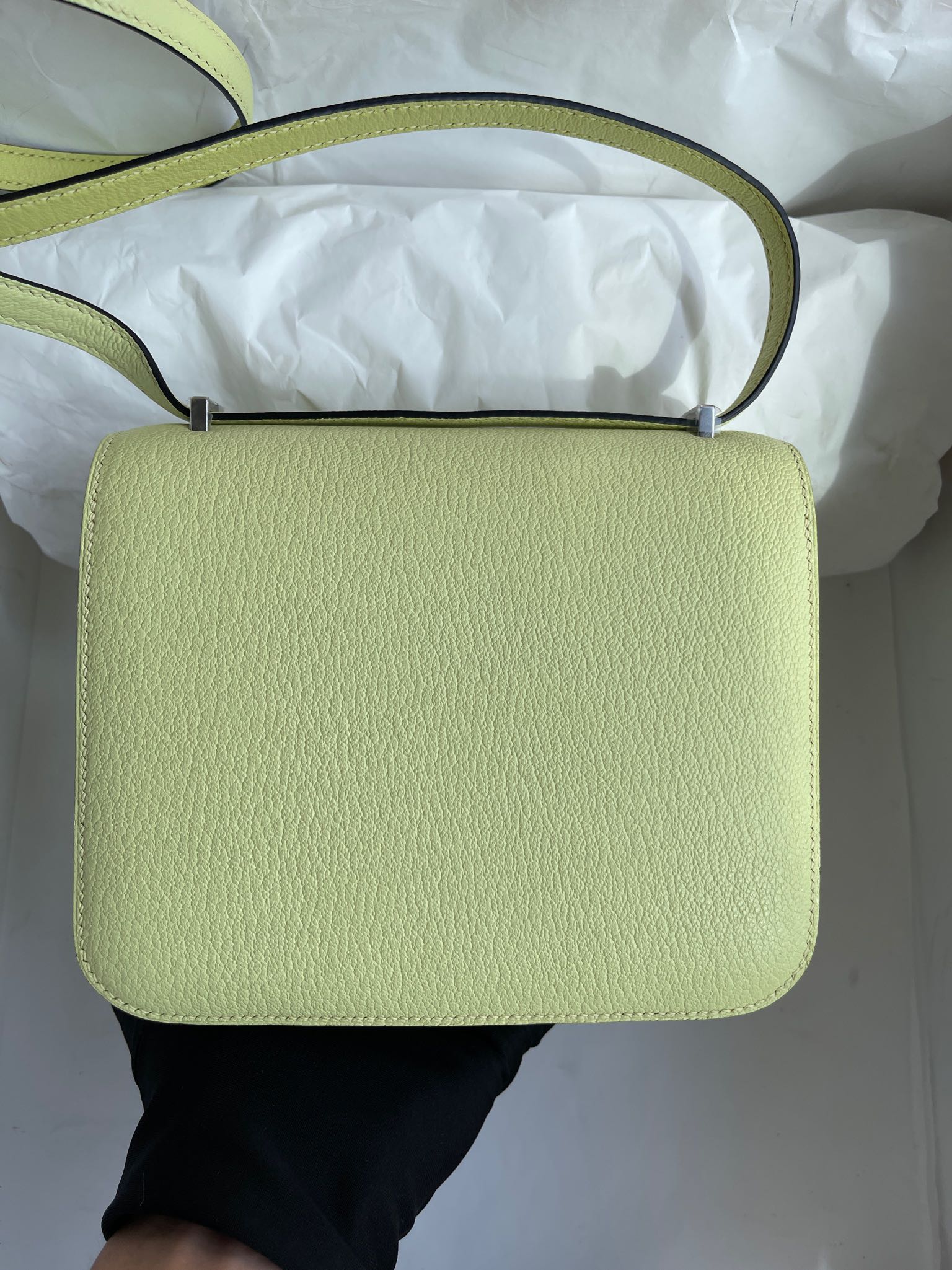 Hermès(爱马仕)Constance 康斯坦斯 Chevre 山羊皮 R9 嫩芽绿 银扣 18cm 顶级手缝-拉尔森鳄鱼皮具定制 - 爱马仕包包官网 Hermès(爱马仕)Constance 康斯坦斯 Chevre 山羊皮 R9 嫩芽绿 银扣 18cm 顶级手缝