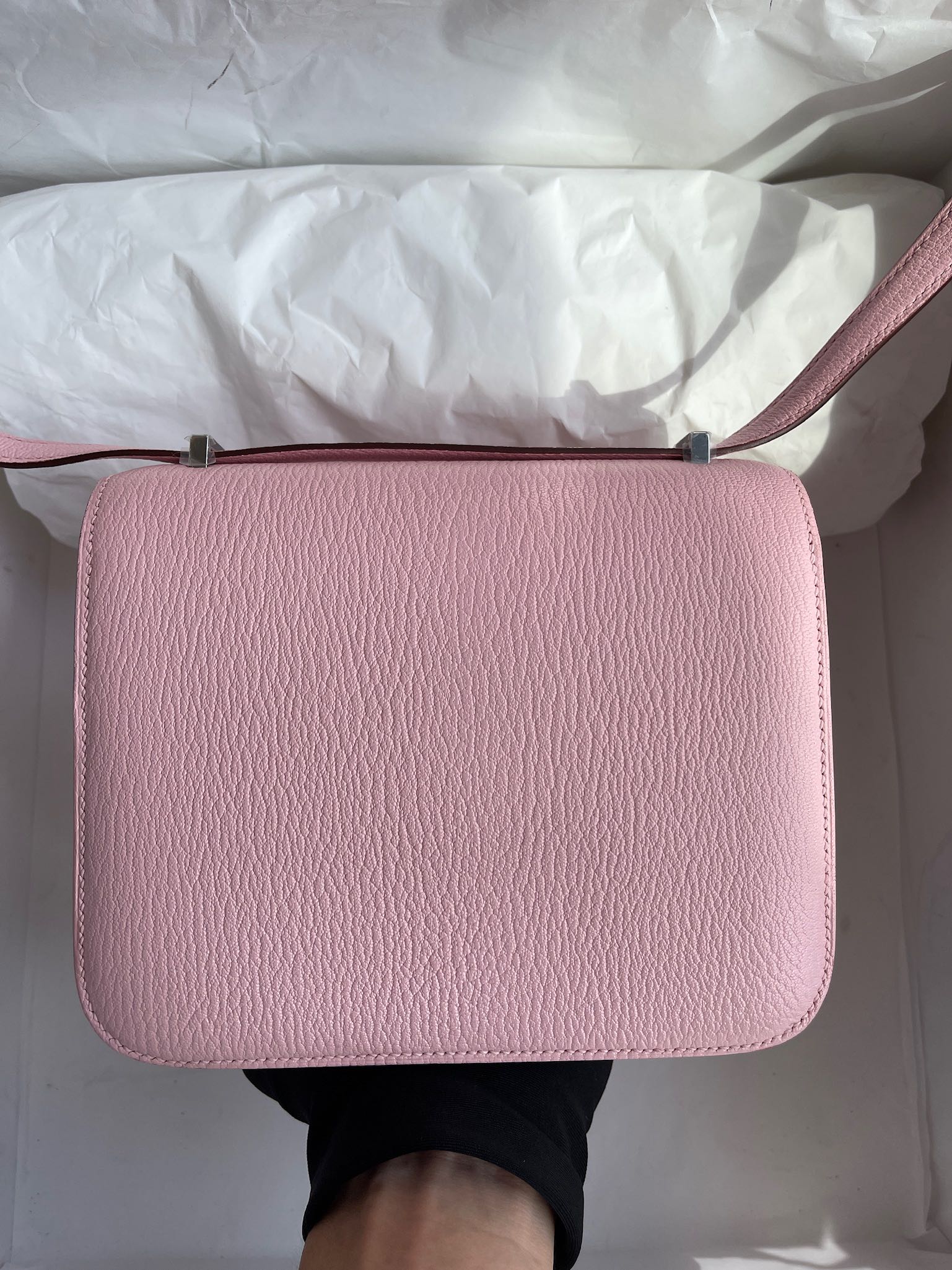 Hermès(爱马仕)Constance 康斯坦斯 Chevre 山羊皮 3Q粉 银扣 18cm 顶级手缝-拉尔森鳄鱼皮具定制 - 爱马仕包包官网 Hermès(爱马仕)Constance 康斯坦斯 Chevre 山羊皮 3Q粉 银扣 18cm 顶级手缝