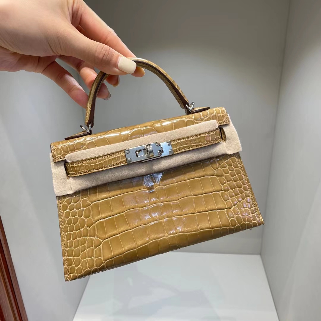 Hermès（爱马仕）Mini Kelly Ⅱ 亮面美洲鳄 1i 裸沙色 beige sable 银扣 19cm