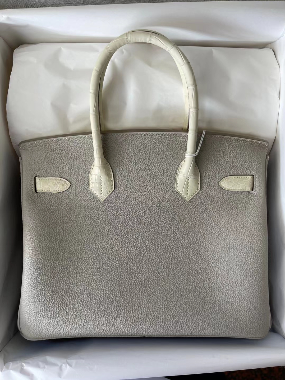 Hermès(爱马仕)Birkin 铂金包 小牛皮 拼 雾面美洲鳄 Ck80 珍珠灰 拼 8L 奶油白 银扣 30cm-拉尔森鳄鱼皮具定制 - 爱马仕包包官网 Hermès(爱马仕)Birkin 铂金包 小牛皮 拼 雾面美洲鳄 Ck80 珍珠灰 拼 8L 奶油白 银扣 30cm