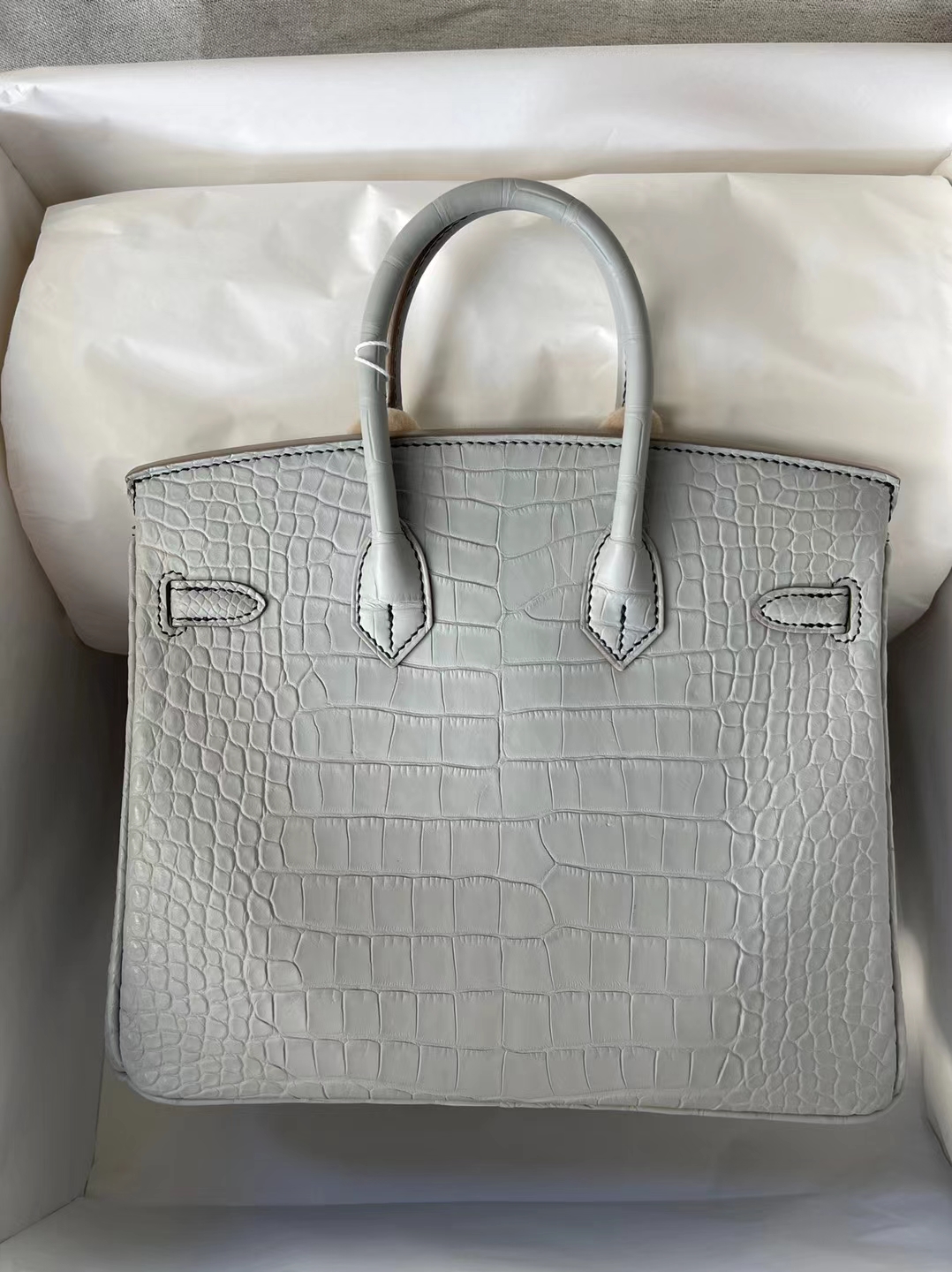 Hermès(爱马仕)Birkin 铂金包 雾面美洲鳄 Ck80 珍珠灰 内拼 Ck89 黑色 马蹄印 金扣 25cm-拉尔森鳄鱼皮具定制 - 爱马仕包包官网 Hermès(爱马仕)Birkin 铂金包 雾面美洲鳄 Ck80 珍珠灰 内拼 Ck89 黑色 马蹄印 金扣 25cm