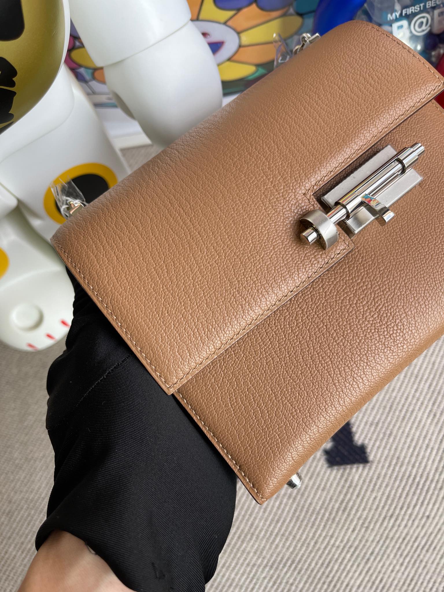 Hermès（爱马仕）Verrou 机枪包 chevre 山羊皮 2J 雀木色 银扣 17cm 顶级手缝