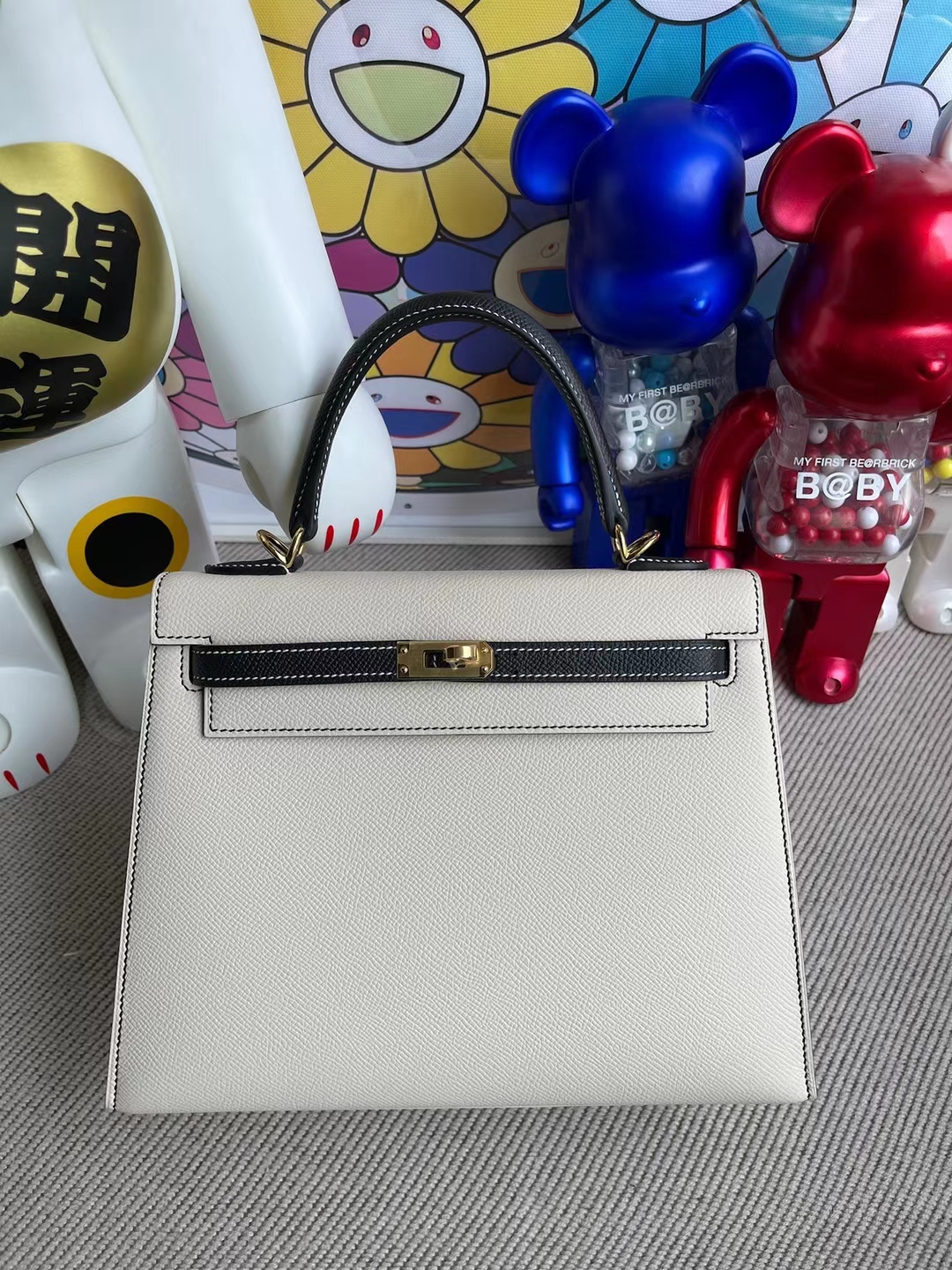 Hermès（爱马仕）Kelly 凯莉包 Epsom Ck10 奶昔白 拼 Ck8 黑色 金扣 28cm 全手工缝制