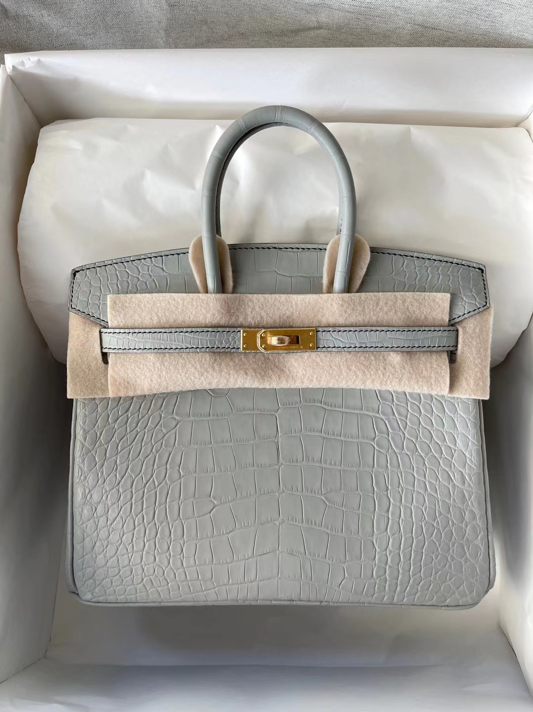 Hermès（爱马仕）Birkin 铂金包 雾面美洲鳄 Ck80 珍珠灰 内拼 Ck89 黑色 马蹄印 金扣 25cm