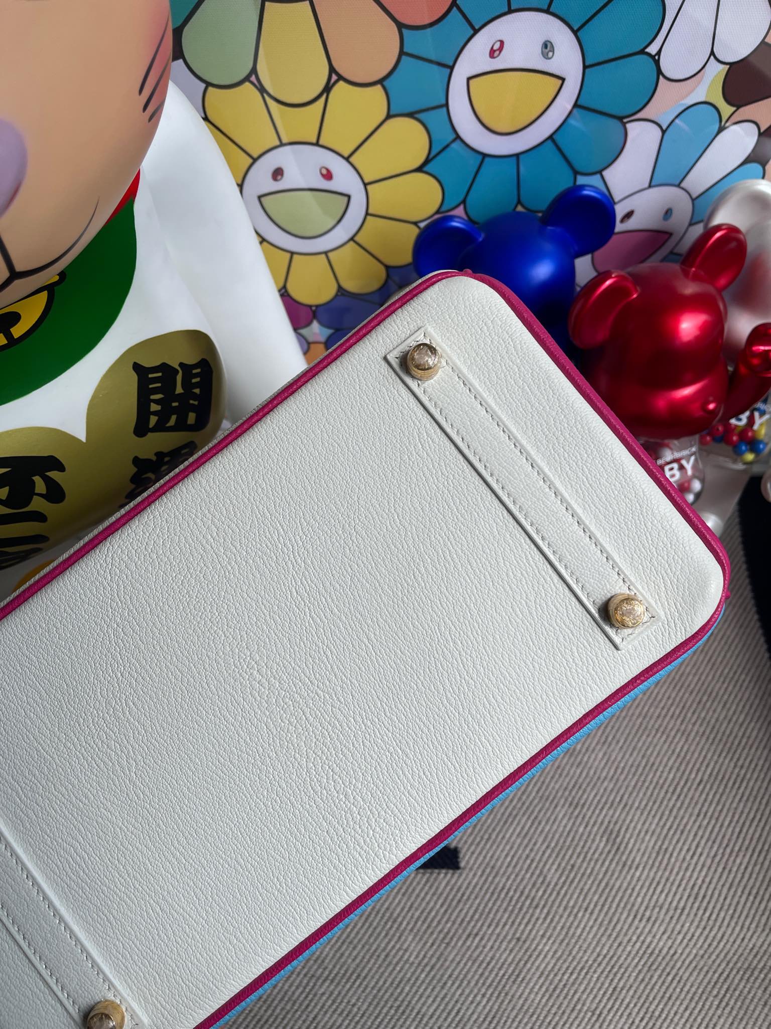 Hermès(爱马仕)Birkin 铂金包 chevre 山羊皮 纯白 拼 糖果蓝 拼 糖果粉 金扣 马蹄印 30cm 顶级手缝-拉尔森鳄鱼皮具定制 - 爱马仕包包官网 Hermès(爱马仕)Birkin 铂金包 chevre 山羊皮 纯白 拼 糖果蓝 拼 糖果粉 金扣 马蹄印 30cm 顶级手缝