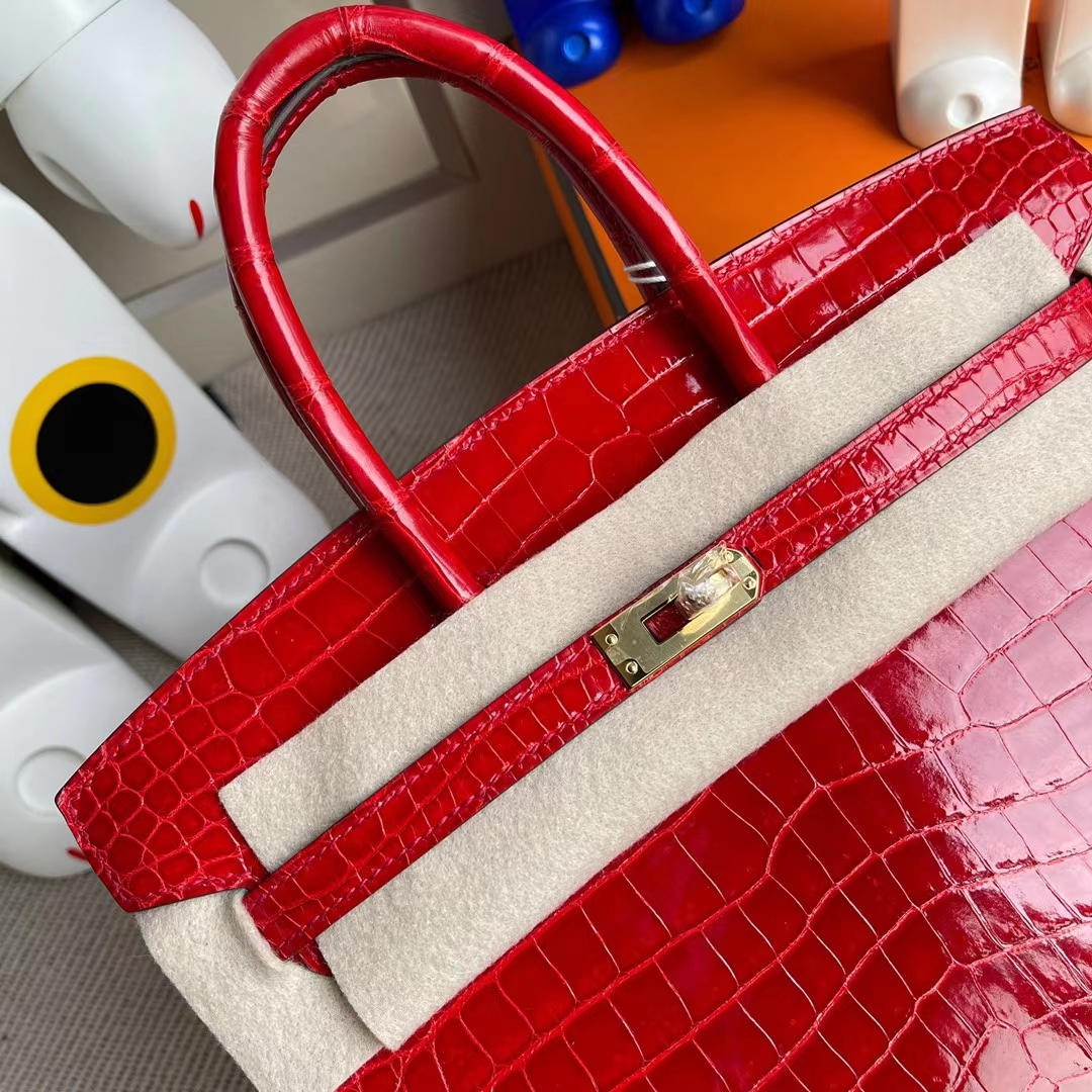 Hermès(爱马仕)Birkin 铂金包 亮面倒v澳洲湾鳄 ck95 法拉利红 crocodile 金扣 25cm-拉尔森鳄鱼皮具定制 - 爱马仕包包官网 Hermès(爱马仕)Birkin 铂金包 亮面倒v澳洲湾鳄 ck95 法拉利红 crocodile 金扣 25cm