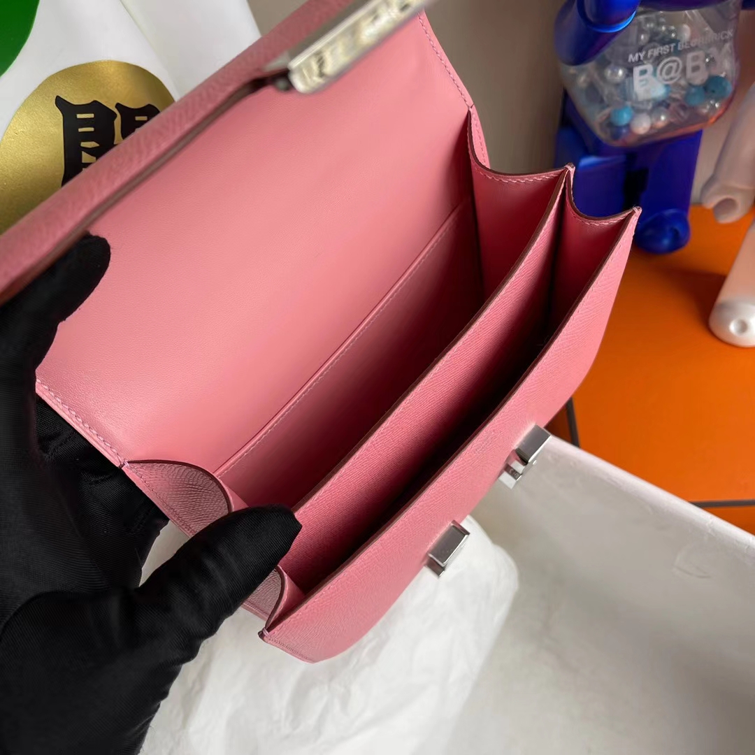 Hermès（爱马仕）Constance 康康 Epsom 1Q 奶昔粉 银扣 19cm 顶级工艺 全手工缝制