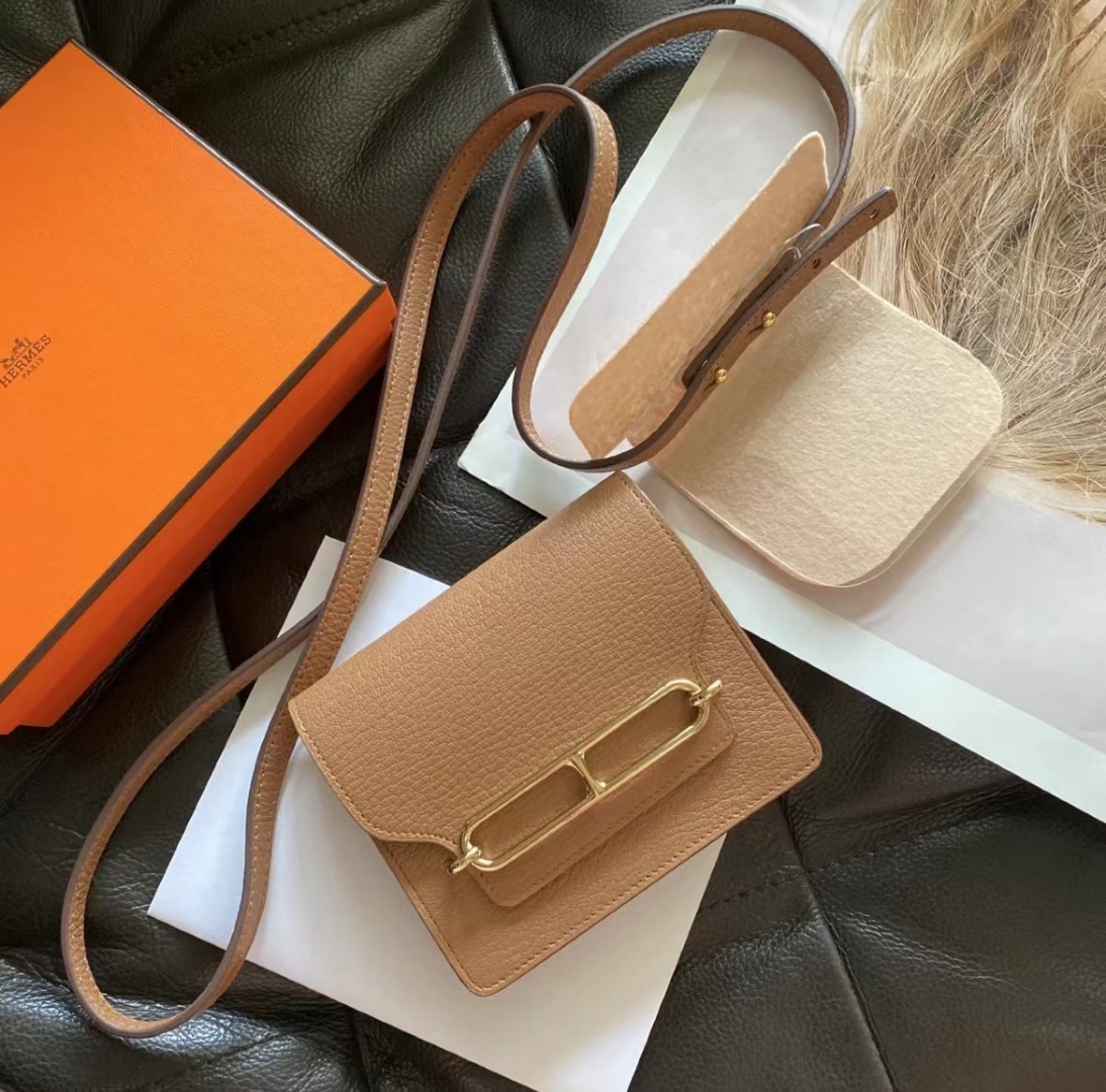 Hermès（爱马仕）新品 Roulis Slim 迷你 猪鼻子 Chevre 山羊皮 2J 雀木色 Quebracho 金扣 12.5cm