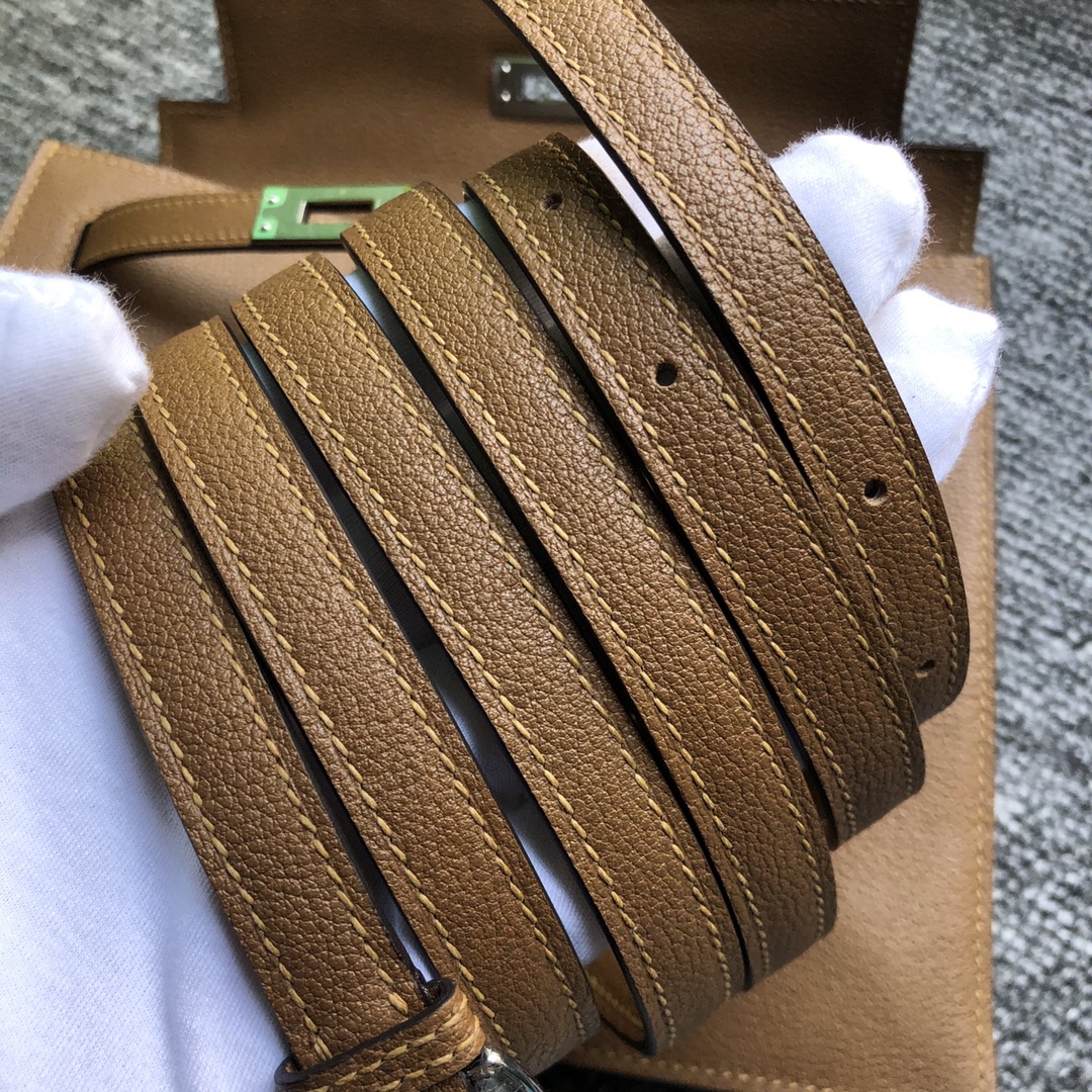 Hermès(爱马仕)kelly danse 跳舞包 Evecolor D0 威玛犬米色 银扣 顶级手缝-拉尔森鳄鱼皮具定制 - 爱马仕包包官网 Hermès(爱马仕)kelly danse 跳舞包 Evecolor D0 威玛犬米色 银扣 顶级手缝