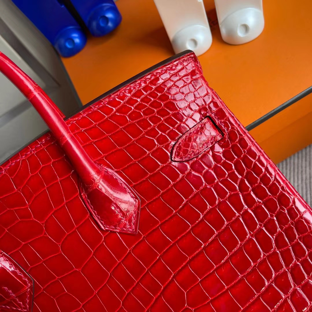 Hermès（爱马仕）Birkin 铂金包 亮面倒v澳洲湾鳄 ck95 法拉利红 crocodile 金扣 25cm