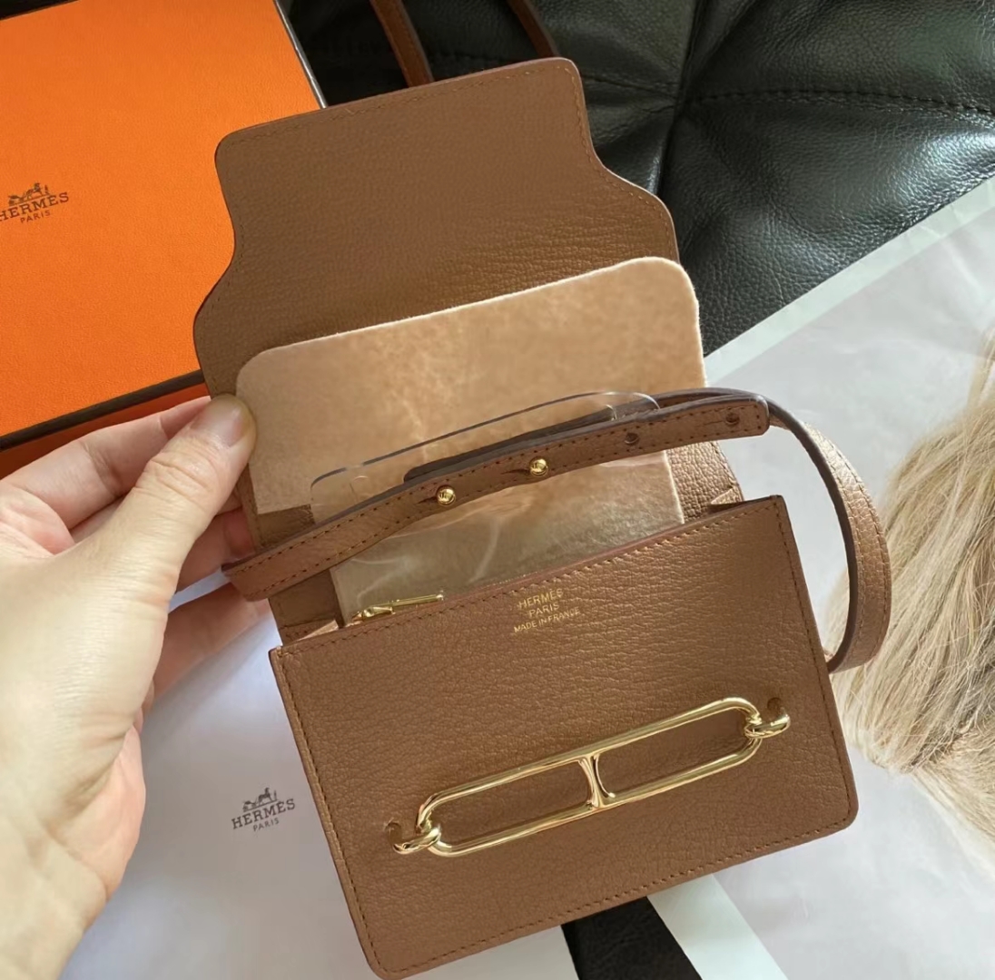 Hermès（爱马仕）新品 Roulis Slim 迷你 猪鼻子 Chevre 山羊皮 2J 雀木色 Quebracho 金扣 12.5cm