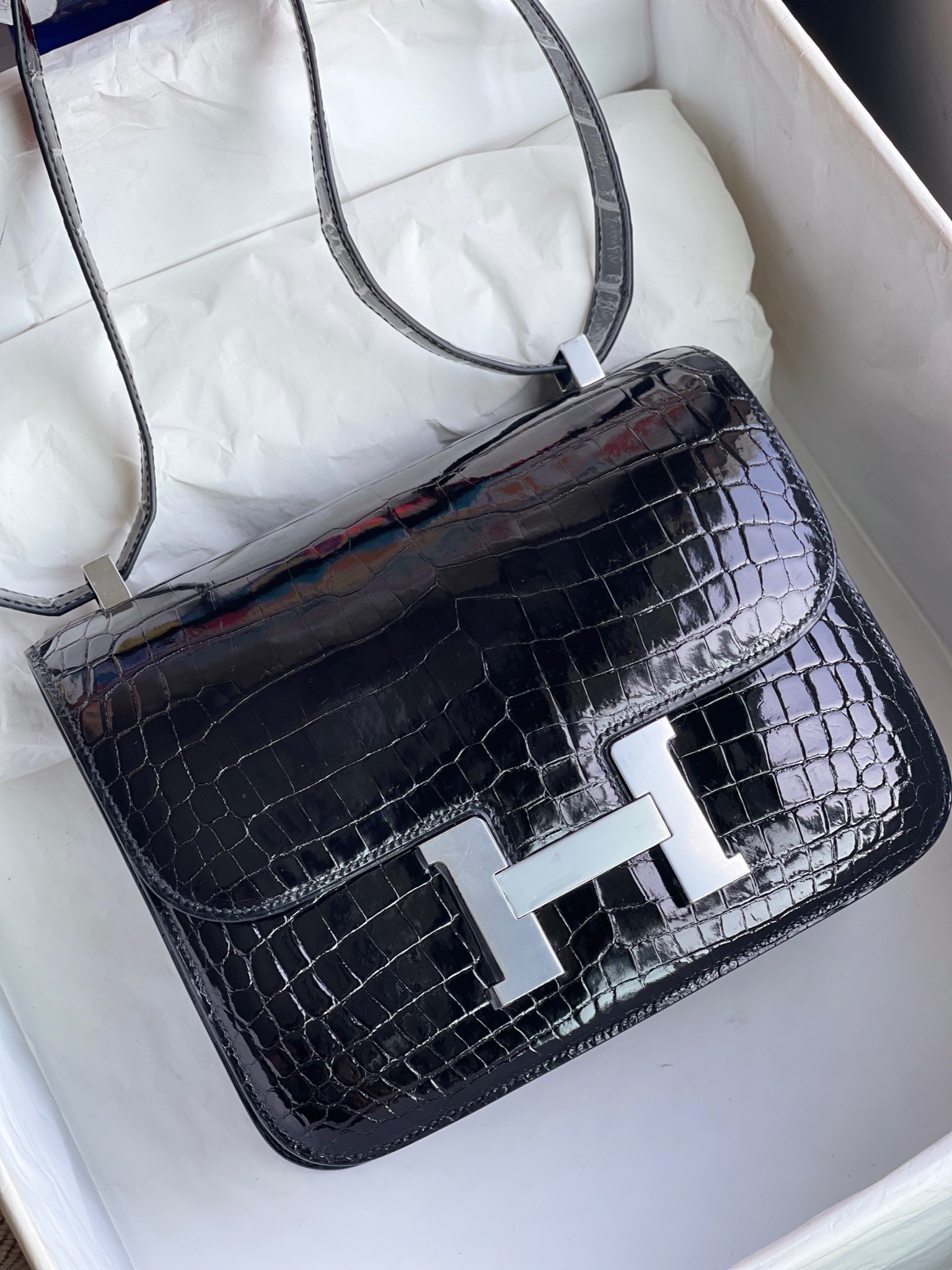 Hermès(爱马仕)Constance 康斯坦斯 Crocodile shiny 亮面鳄鱼 ck89 黑色 Noir 银扣 24cm 顶级手缝-拉尔森鳄鱼皮具定制 - 爱马仕包包官网 Hermès(爱马仕)Constance 康斯坦斯 Crocodile shiny 亮面鳄鱼 ck89 黑色 Noir 银扣 24cm 顶级手缝