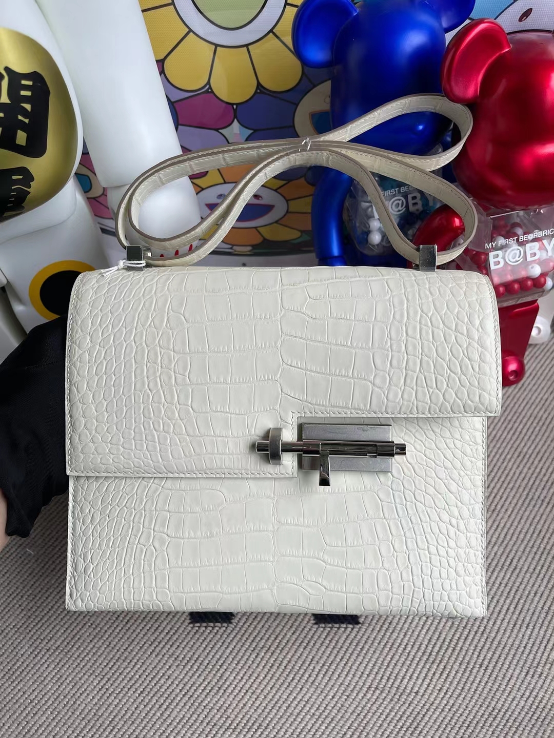 Hermès（爱马仕）Verrou 手枪包 雾面美洲鳄 8L 奶油白 银扣 21cm