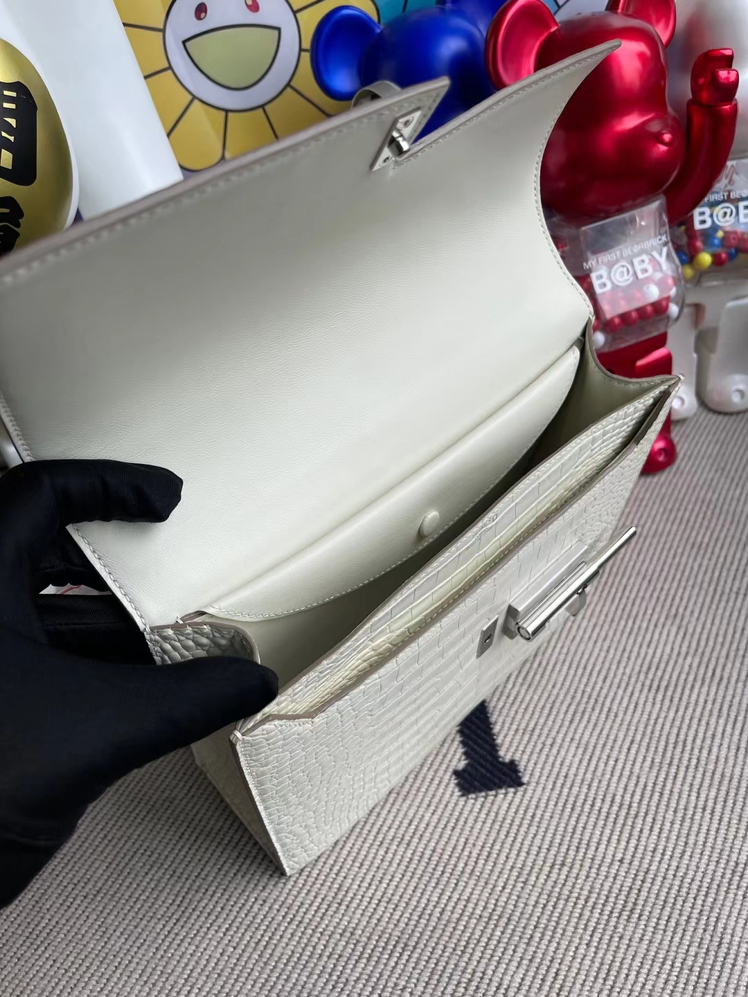 Hermès（爱马仕）Verrou 手枪包 雾面美洲鳄 8L 奶油白 银扣 21cm