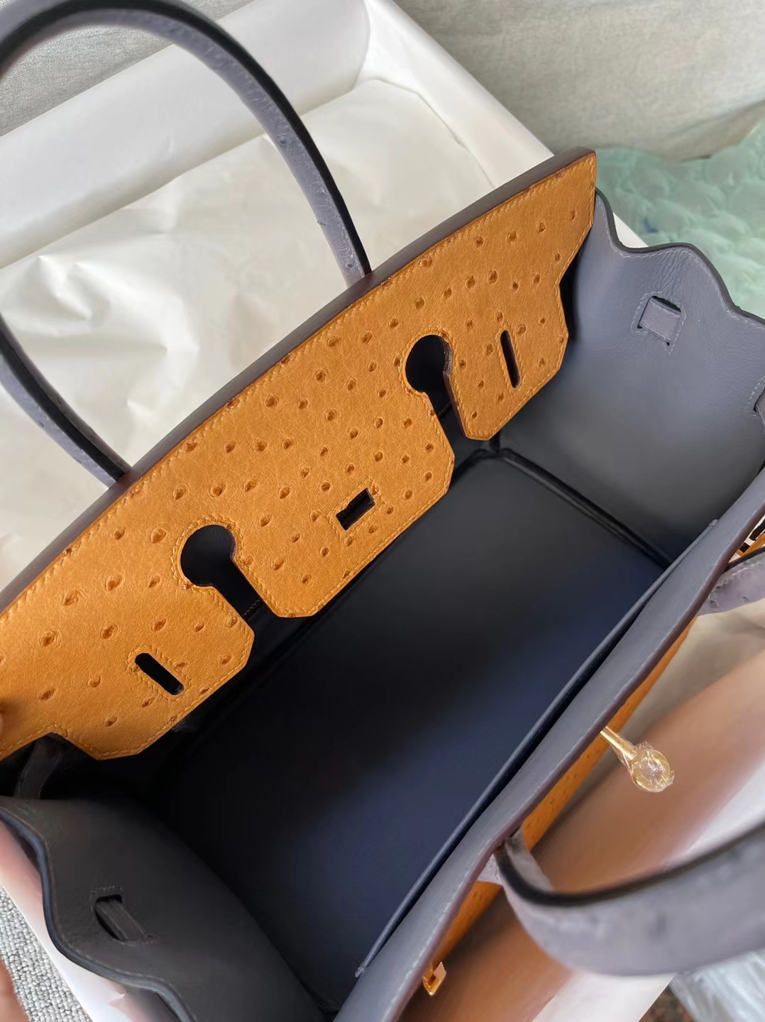 Hermès（爱马仕）Birkin 铂金包 ostrich 进口鸵鸟皮 ck17 烟草色 拼 ck82 玛瑙蓝 金扣 30cm