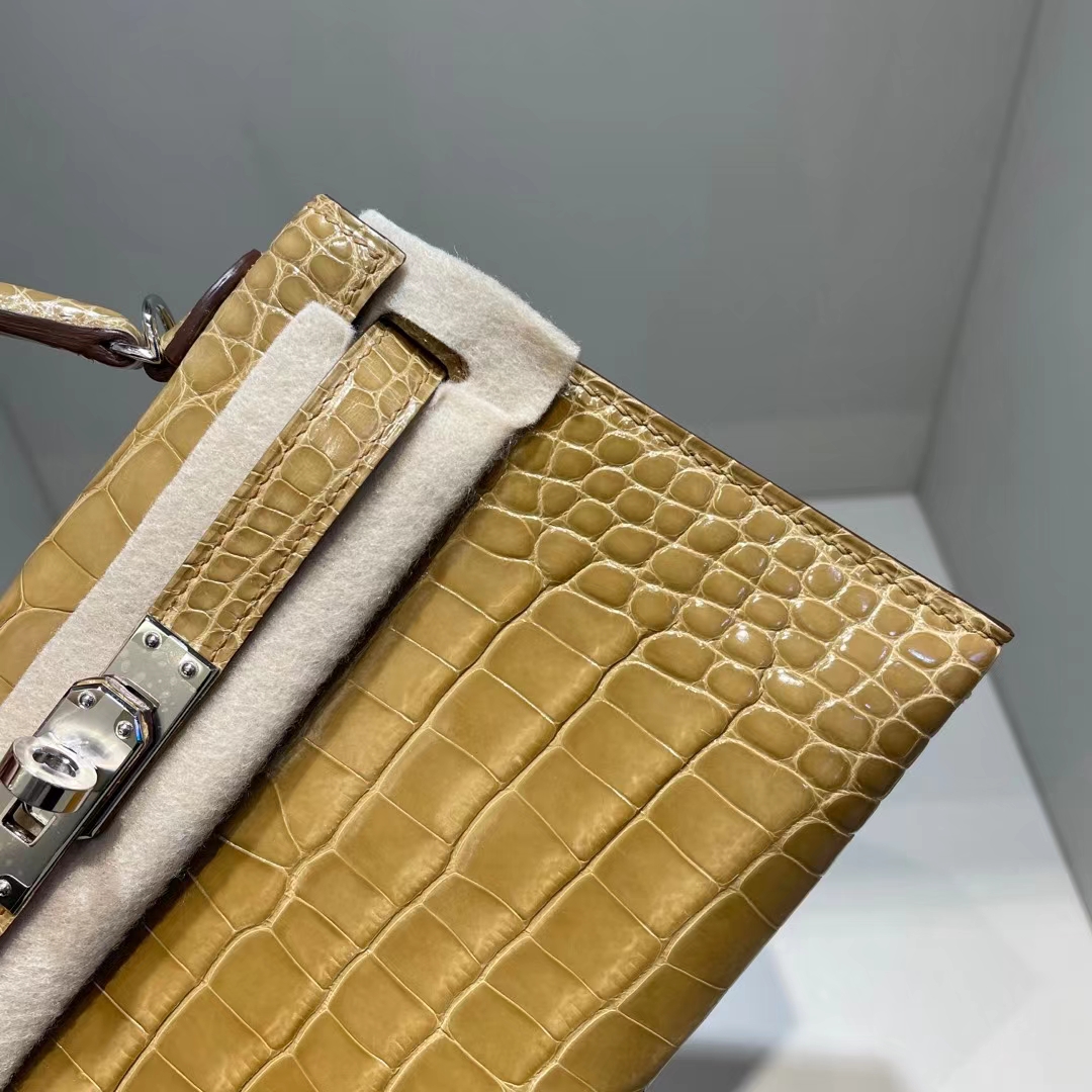 Hermès（爱马仕）Mini Kelly Ⅱ 亮面美洲鳄 1i 裸沙色 beige sable 银扣 19cm