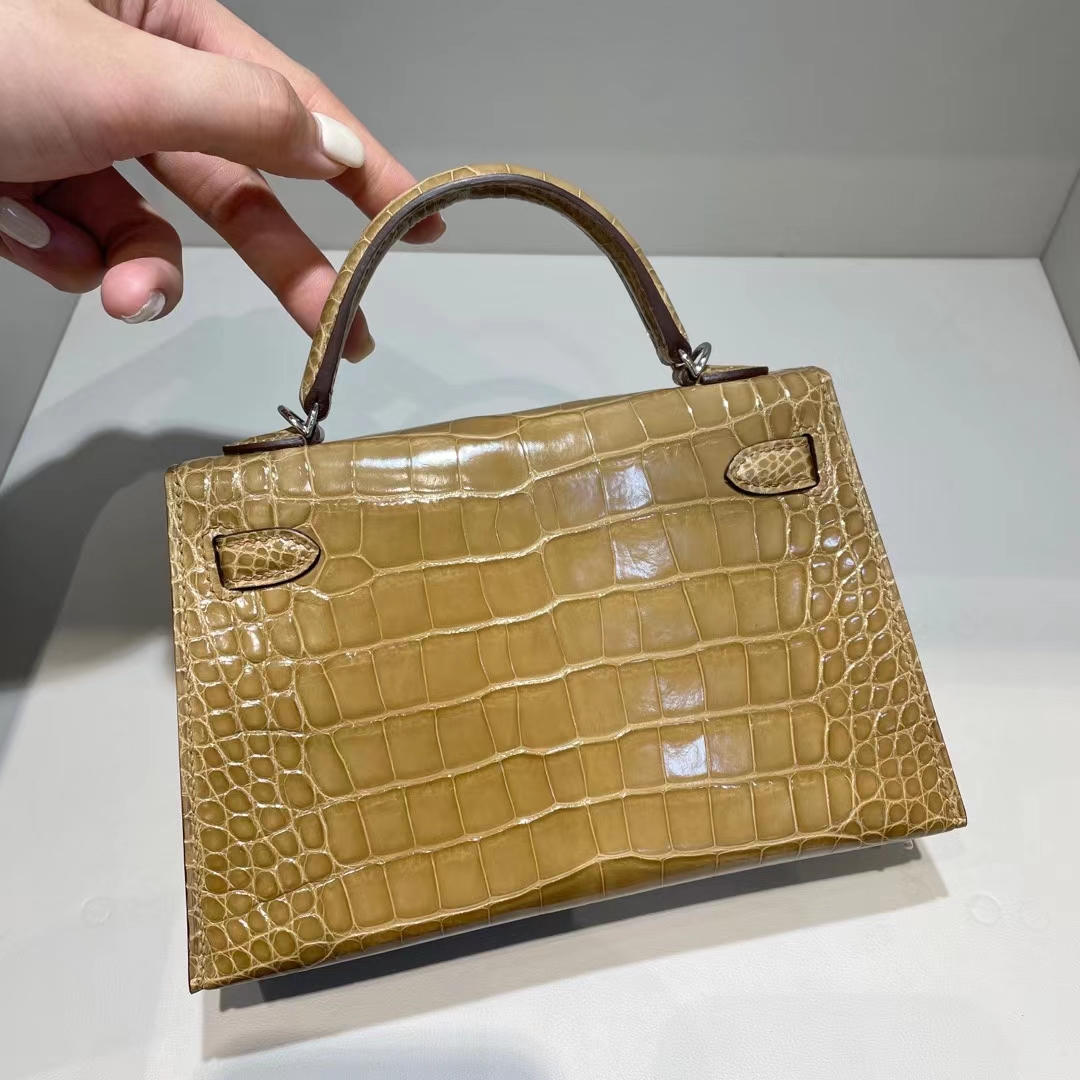 Hermès（爱马仕）Mini Kelly Ⅱ 亮面美洲鳄 1i 裸沙色 beige sable 银扣 19cm