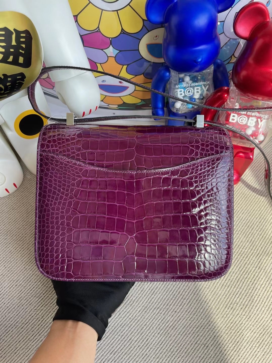 Hermès(爱马仕)Constance 康斯坦斯 亮面美洲鳄 N5 加仑紫 Hcp鳄鱼皮 银扣 24cm 顶级工艺 全手工缝制-拉尔森鳄鱼皮具定制 - 爱马仕包包官网 Hermès(爱马仕)Constance 康斯坦斯 亮面美洲鳄 N5 加仑紫 Hcp鳄鱼皮 银扣 24cm 顶级工艺 全手工缝制