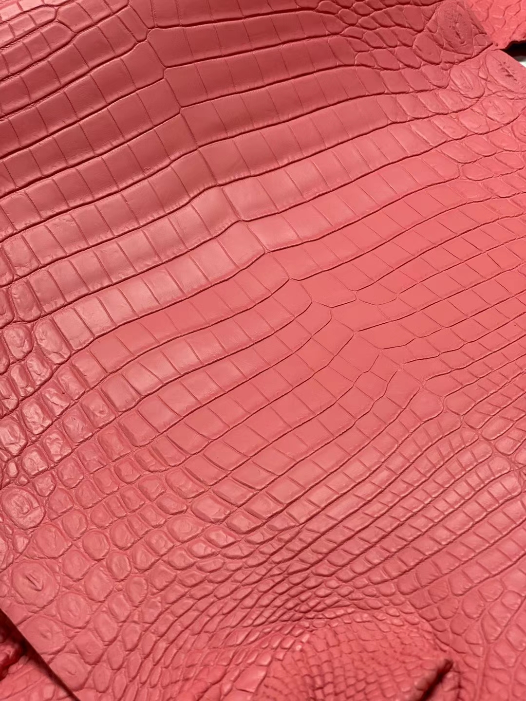 Hermès(爱马仕)Leather 2021 新到色 雾面尼罗鳄鱼 A5 杜鹃红 可定制-拉尔森鳄鱼皮具定制 - 爱马仕包包官网 Hermès(爱马仕)Leather 2021 新到色 雾面尼罗鳄鱼 A5 杜鹃红 可定制