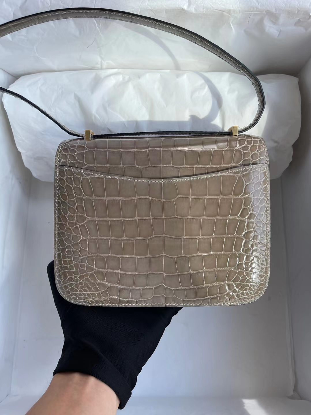 Hermès（爱马仕）Constance 康斯坦斯 亮面美洲鳄 Ck81 斑鸠灰 Hcp 鳄鱼皮 金扣 19cm 顶级工艺 全手工缝制