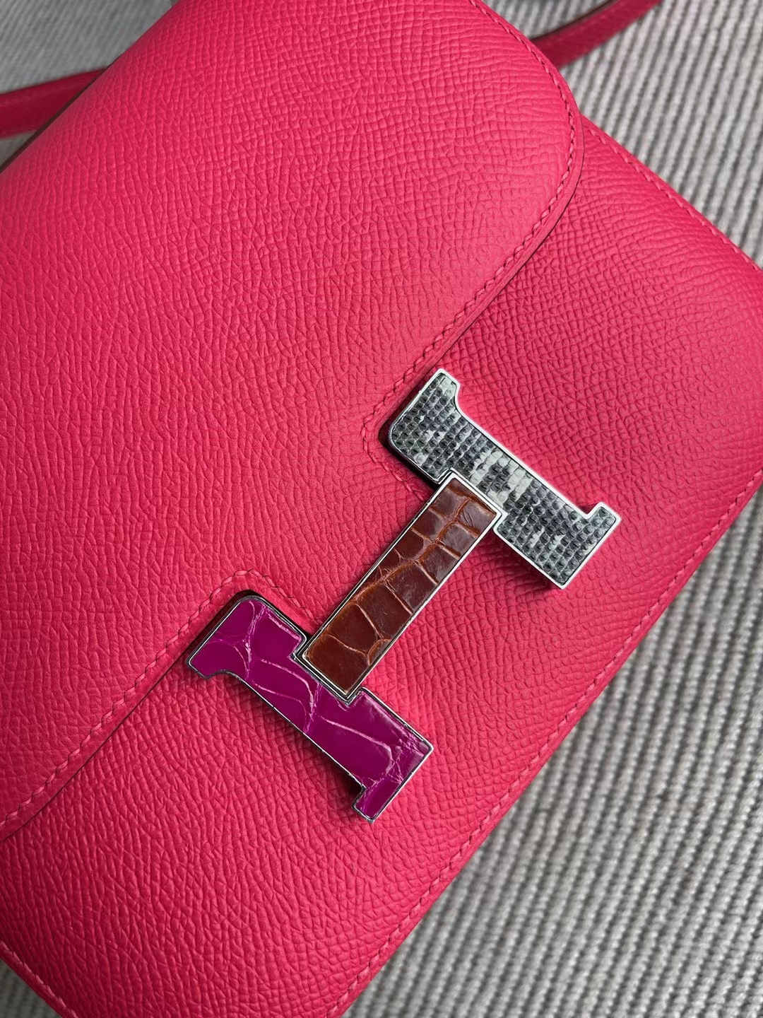 Hermès（爱马仕）Constance 康斯坦斯 Epsom i6 极致粉 多拼色 珐琅扣 19cm