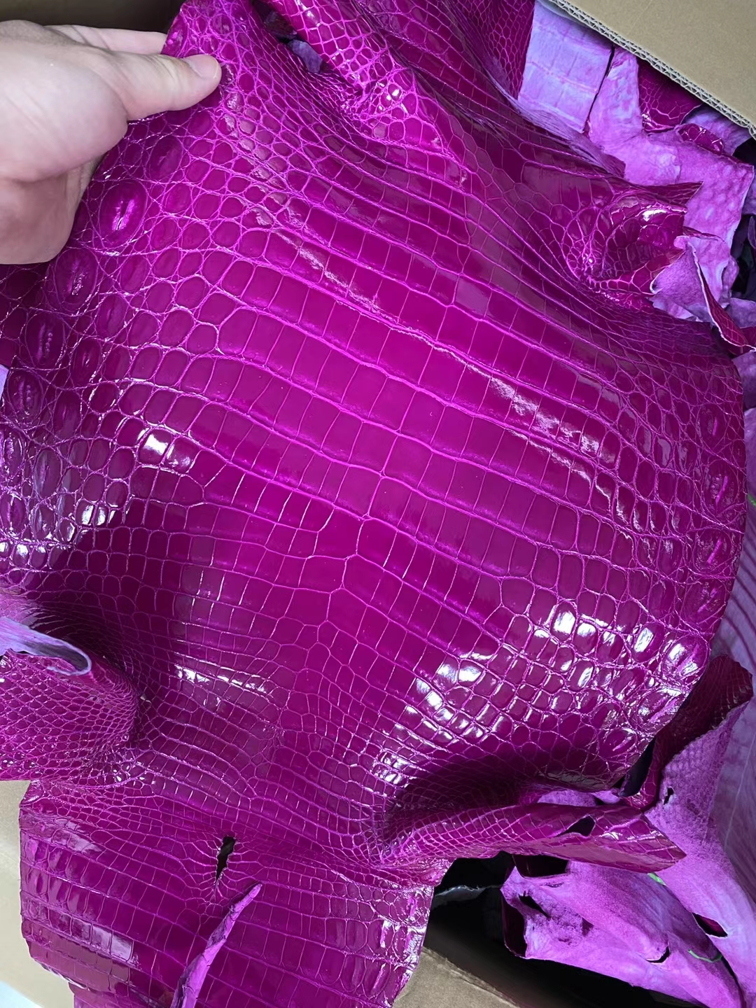 Hermès(爱马仕)新到皮 亮面尼罗鳄鱼 J5 天方夜谭粉紫 shiny nilo crocodile-拉尔森鳄鱼皮具定制 - 爱马仕包包官网 Hermès(爱马仕)新到皮 亮面尼罗鳄鱼 J5 天方夜谭粉紫 shiny nilo crocodile