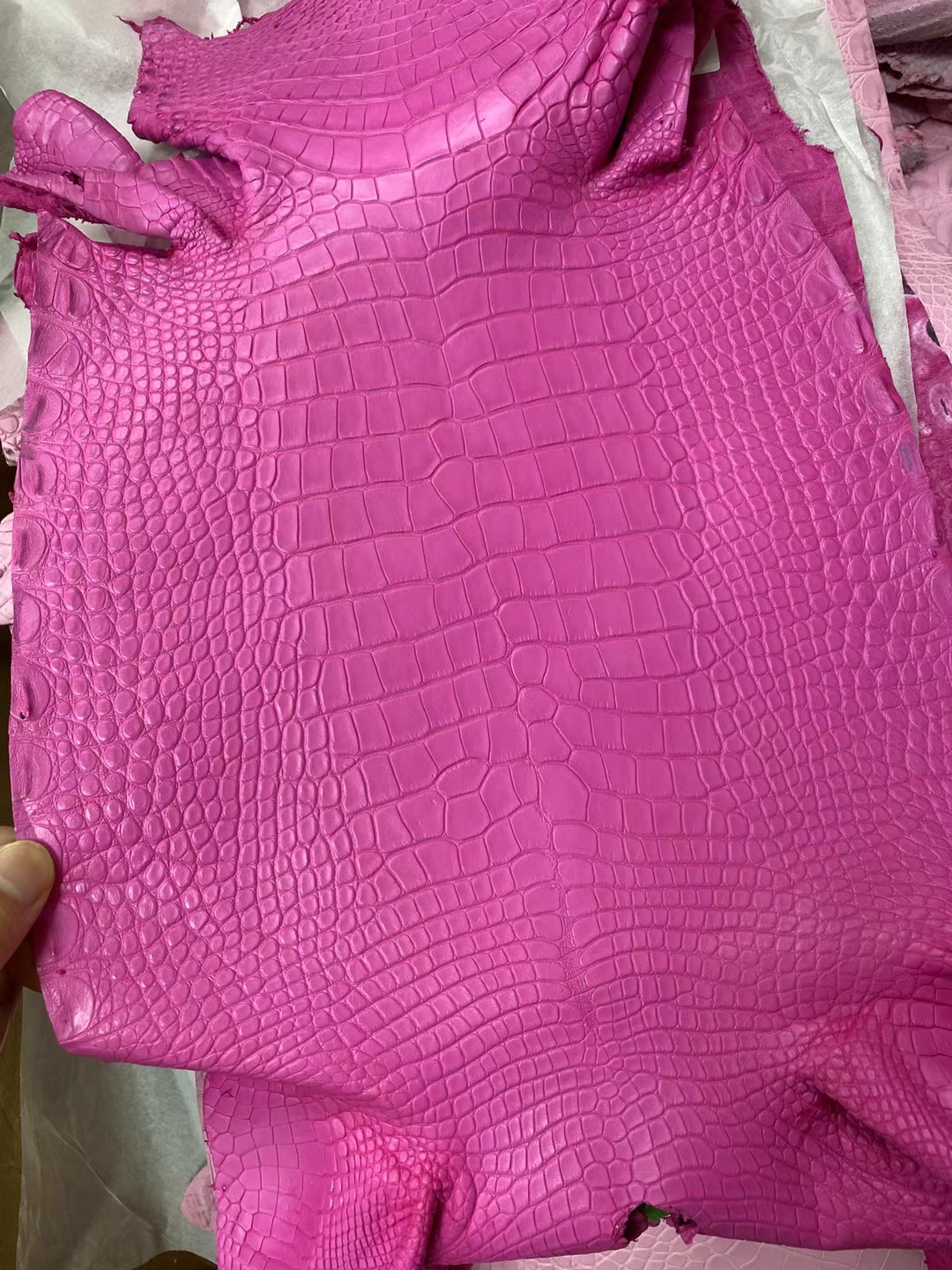 Hermès(爱马仕)新皮 雾面方块 美洲鳄 J5 天方夜谭粉紫 Matte Alligator crocodile 接受订制-拉尔森鳄鱼皮具定制 - 爱马仕包包官网 Hermès(爱马仕)新皮 雾面方块 美洲鳄 J5 天方夜谭粉紫 Matte Alligator crocodile 接受订制