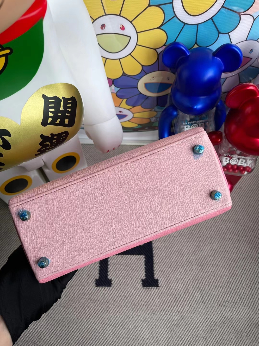 Hermès(爱马仕)Kelly 凯莉包 Chevre 3Q 新粉色 拼 5P 樱花粉 拼 1Q 奶昔粉 金扣 马蹄印 25cm-拉尔森鳄鱼皮具定制 - 爱马仕包包官网 Hermès(爱马仕)Kelly 凯莉包 Chevre 3Q 新粉色 拼 5P 樱花粉 拼 1Q 奶昔粉 金扣 马蹄印 25cm