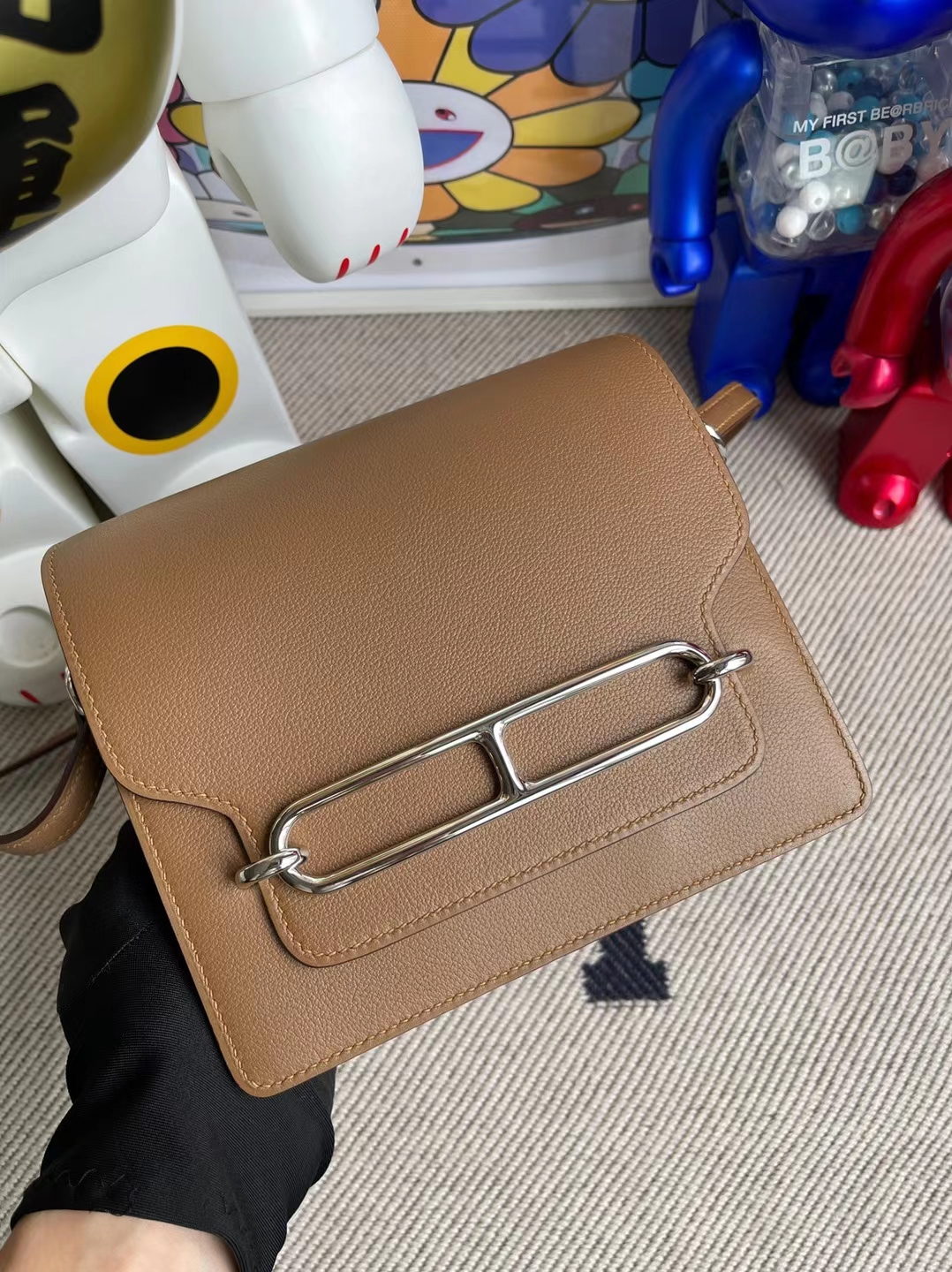 Hermès(爱马仕)Roulis 猪鼻包 evercolor D0 威马犬米色 银扣 18cm-拉尔森鳄鱼皮具定制 - 爱马仕包包官网 Hermès(爱马仕)Roulis 猪鼻包 evercolor D0 威马犬米色 银扣 18cm