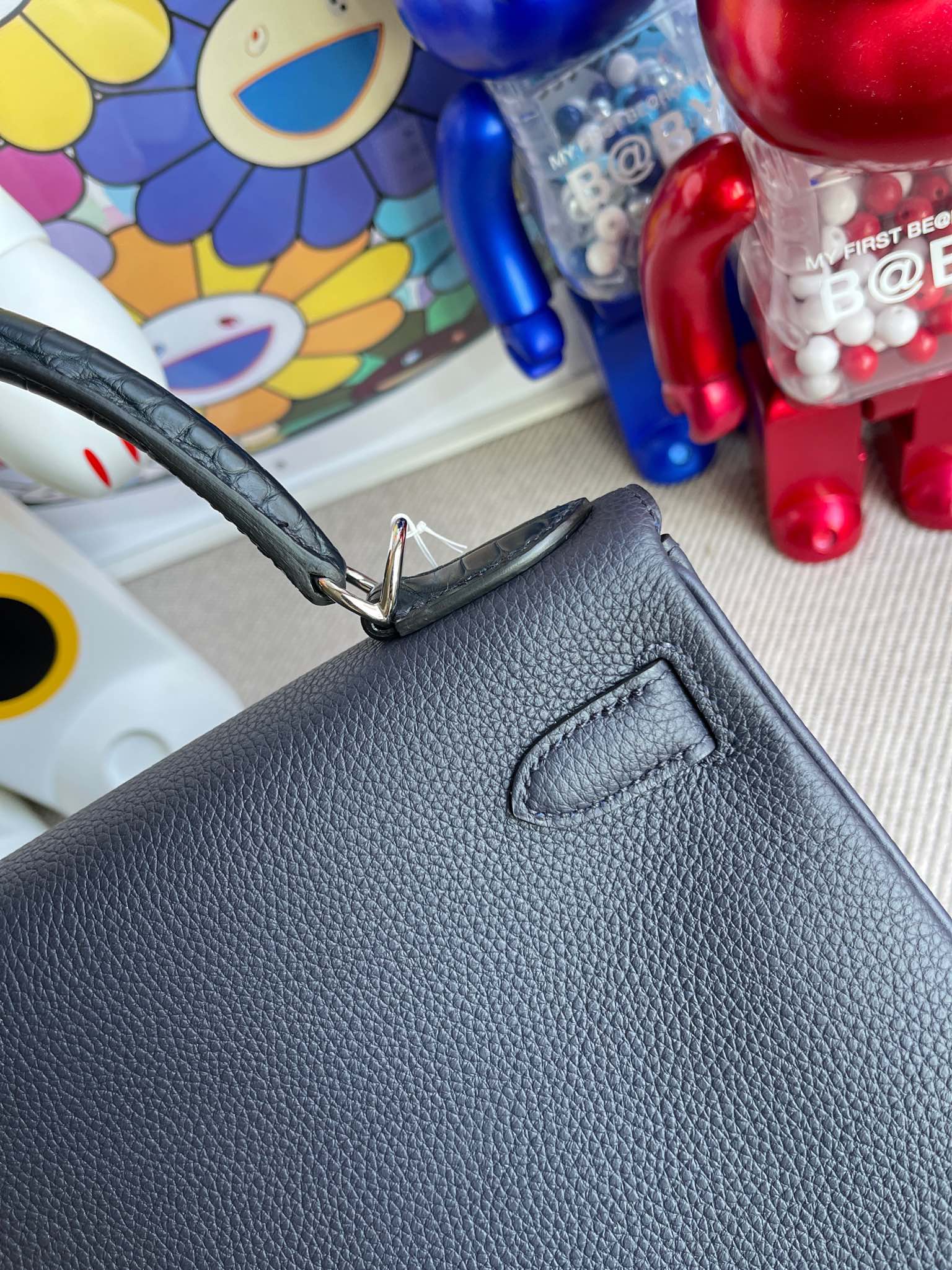 Hermès(爱马仕)Touch系列 Kelly 凯莉包 午夜蓝 拼 雾面鳄鱼 银扣 28cm 顶级手缝-拉尔森鳄鱼皮具定制 - 爱马仕包包官网 Hermès(爱马仕)Touch系列 Kelly 凯莉包 午夜蓝 拼 雾面鳄鱼 银扣 28cm 顶级手缝