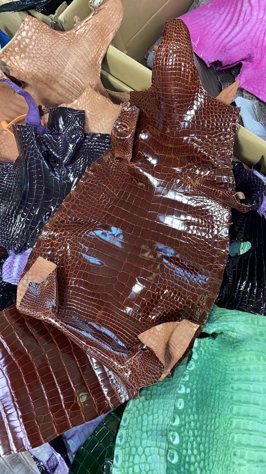 Hermès（爱马仕）新货 皮料 鳄鱼皮 深咖啡