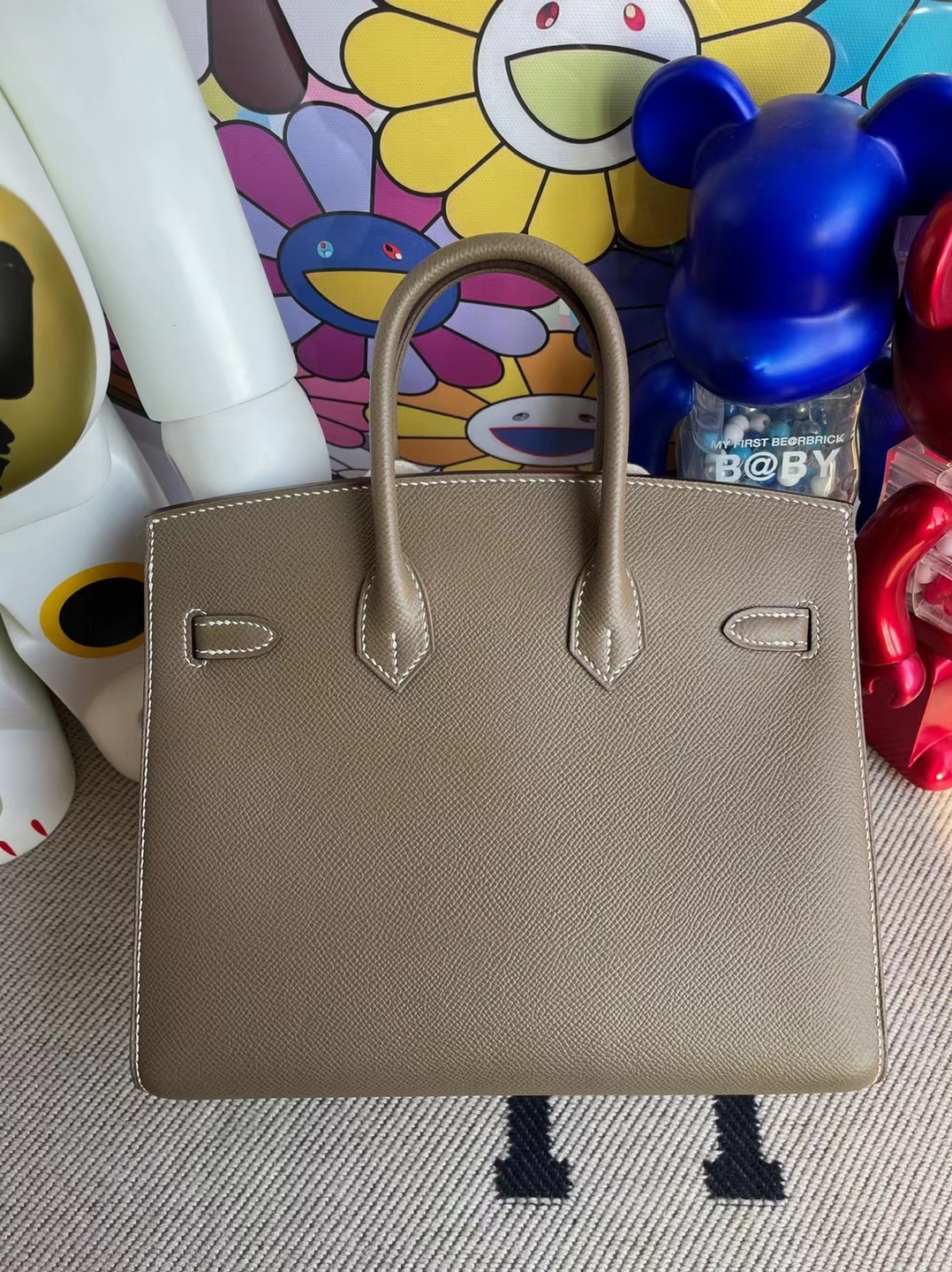 Hermès(爱马仕)Birkin 铂金包 Sellier Epsom Ck18 大象灰 外缝 金扣 25cm 顶级工艺-拉尔森鳄鱼皮具定制 - 爱马仕包包官网 Hermès(爱马仕)Birkin 铂金包 Sellier Epsom Ck18 大象灰 外缝 金扣 25cm 顶级工艺