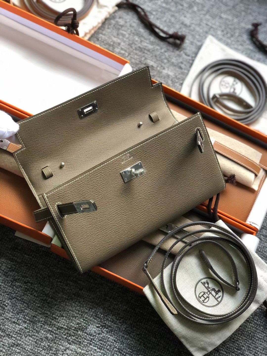 Hermès（爱马仕）Kelly woc epsom ck18 大象灰 银扣