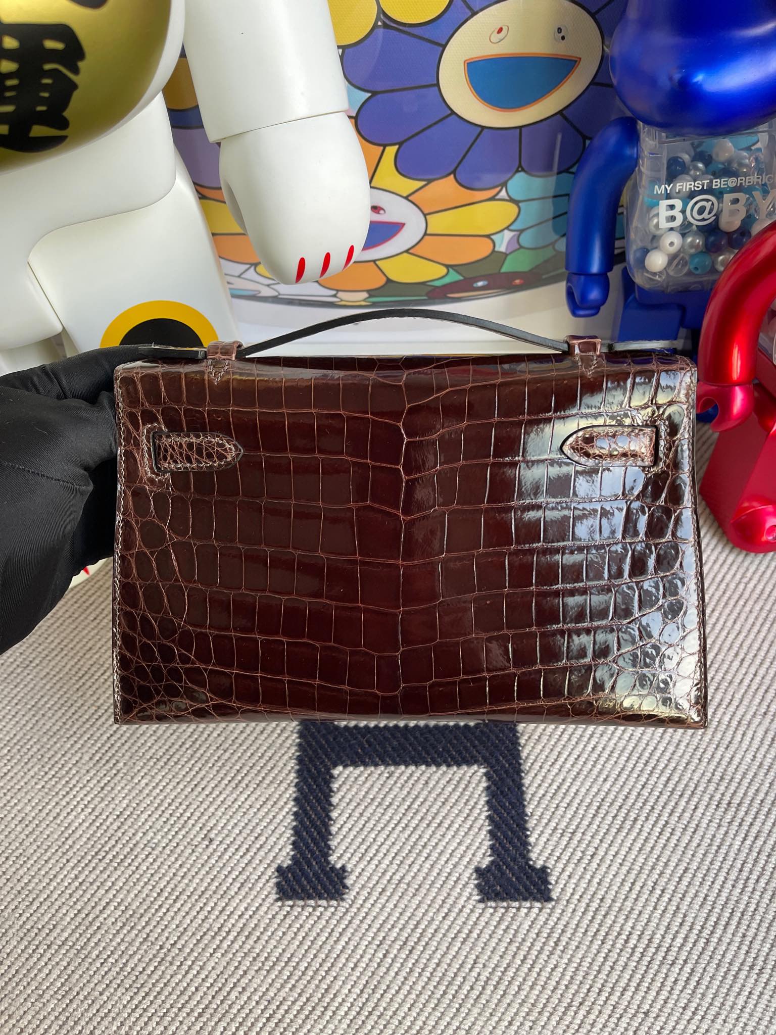 Hermès(爱马仕)Mini kelly pochette Alligator shiny 亮面鳄鱼 咖啡色 金扣 22cm-拉尔森鳄鱼皮具定制 - 爱马仕包包官网 Hermès(爱马仕)Mini kelly pochette Alligator shiny 亮面鳄鱼 咖啡色 金扣 22cm