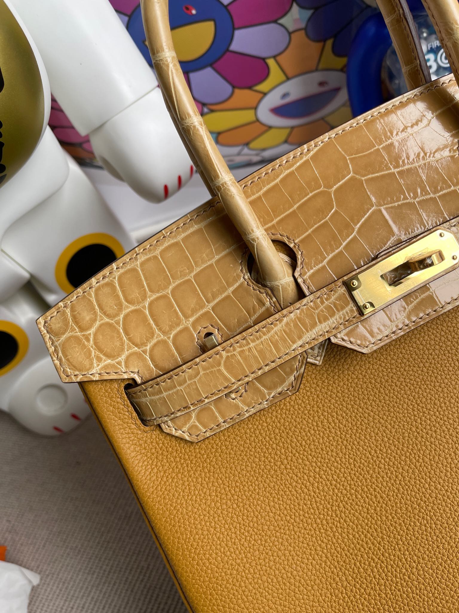 Hermès(爱马仕)Touch 系列 Birkin 铂金包 芝麻色 亮面鳄鱼 金扣 30cm 顶级手缝-拉尔森鳄鱼皮具定制 - 爱马仕包包官网 Hermès(爱马仕)Touch 系列 Birkin 铂金包 芝麻色 亮面鳄鱼 金扣 30cm 顶级手缝