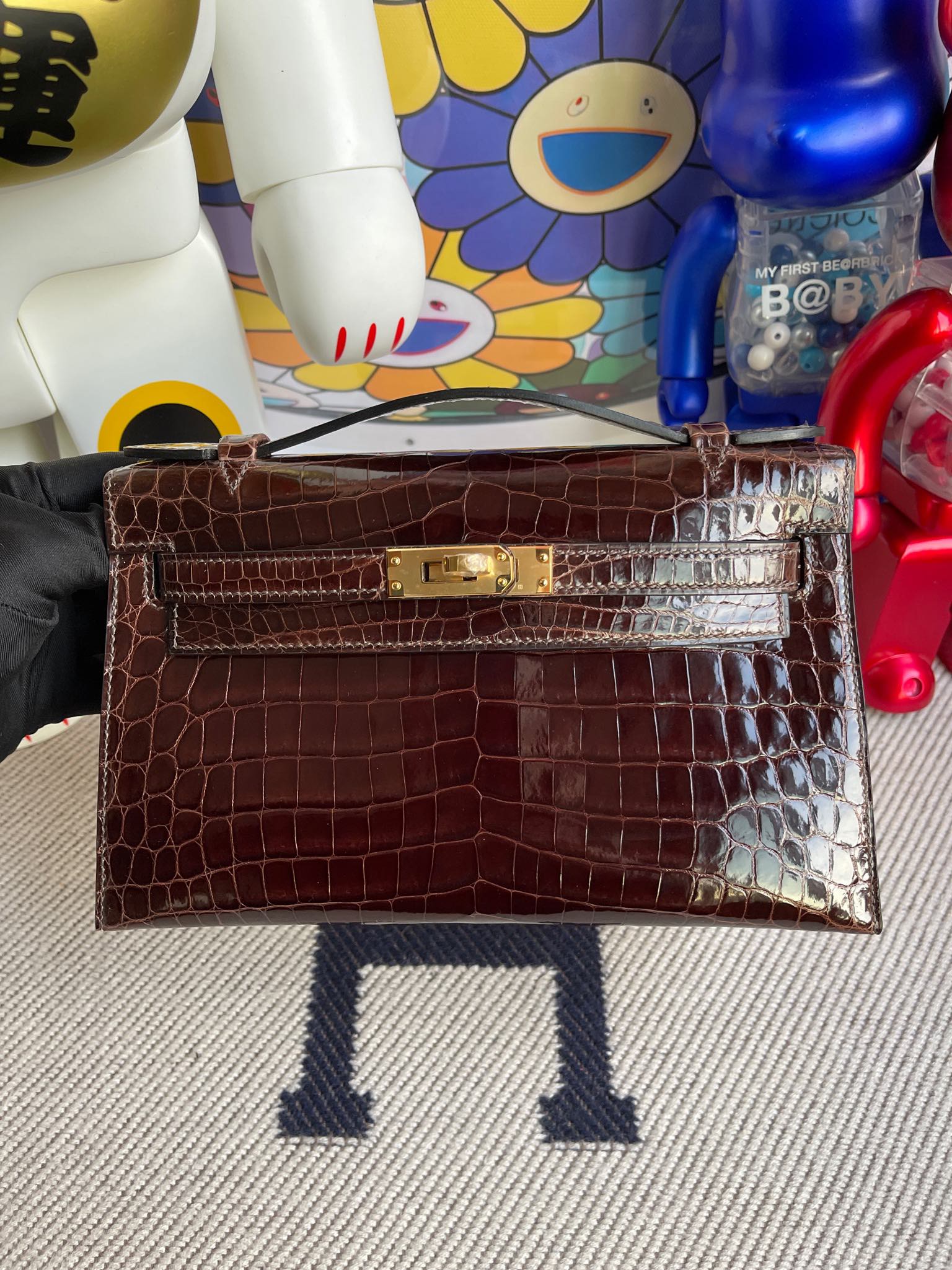 Hermès(爱马仕)Mini kelly pochette Alligator shiny 亮面鳄鱼 咖啡色 金扣 22cm-拉尔森鳄鱼皮具定制 - 爱马仕包包官网 Hermès(爱马仕)Mini kelly pochette Alligator shiny 亮面鳄鱼 咖啡色 金扣 22cm