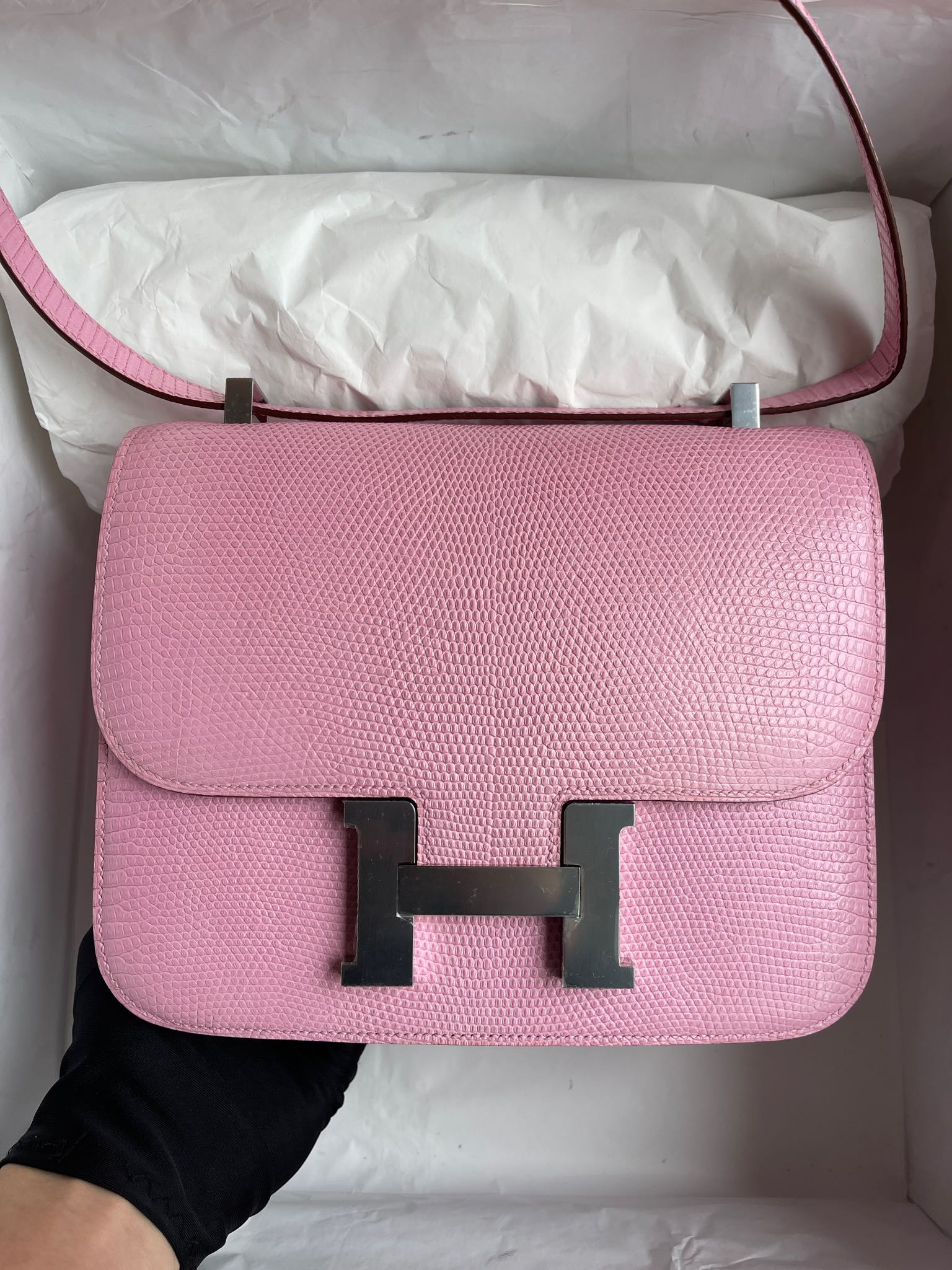 Hermès(爱马仕)Constance lizard 进口亮面蜥蜴 3Q粉 芭比粉 银扣 24cm 顶级手缝-拉尔森鳄鱼皮具定制 - 爱马仕包包官网 Hermès(爱马仕)Constance lizard 进口亮面蜥蜴 3Q粉 芭比粉 银扣 24cm 顶级手缝