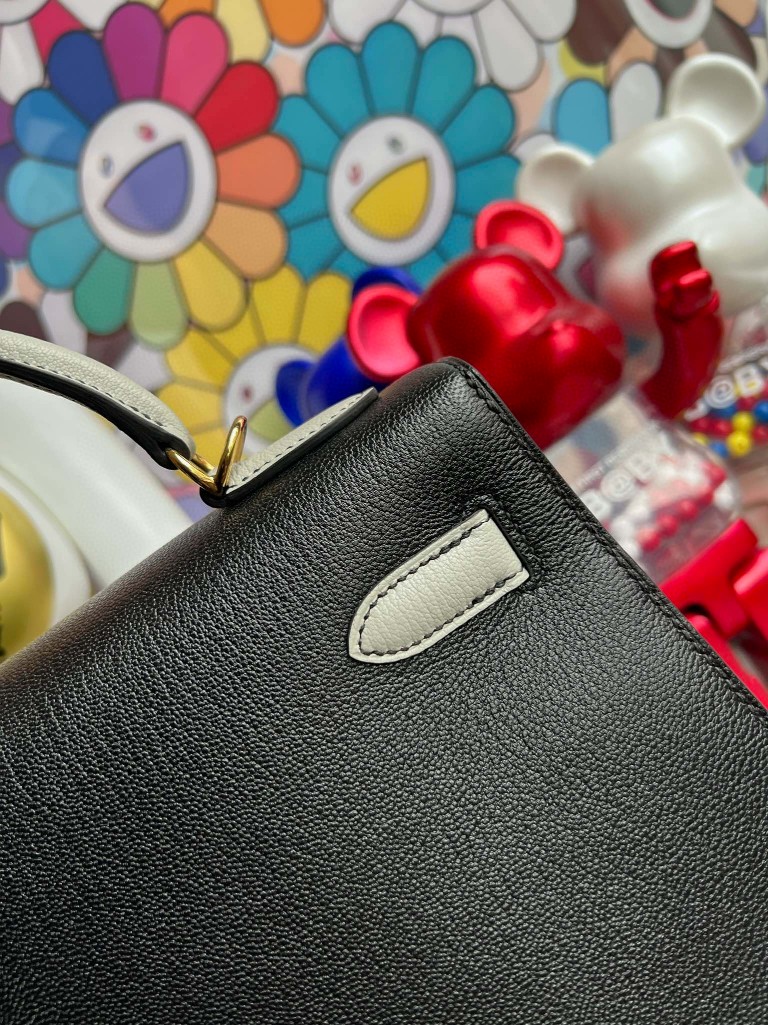 Hermès(爱马仕)Kelly 凯莉包 Chevre 山羊皮 黑色 拼 海鸥灰 金扣 32cm 顶级手缝 现货-拉尔森鳄鱼皮具定制 - 爱马仕包包官网 Hermès(爱马仕)Kelly 凯莉包 Chevre 山羊皮 黑色 拼 海鸥灰 金扣 32cm 顶级手缝 现货