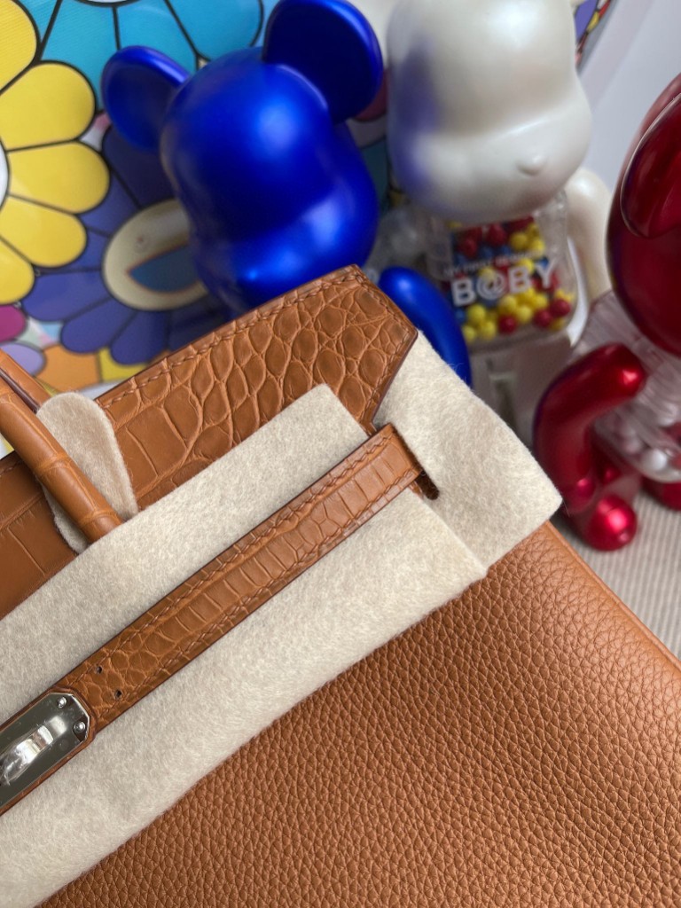 Hermès(爱马仕)Birkin Touch 系列 金棕拼雾面鳄鱼 银扣 25cm 顶级手缝-拉尔森鳄鱼皮具定制 - 爱马仕包包官网 Hermès(爱马仕)Birkin Touch 系列 金棕拼雾面鳄鱼 银扣 25cm 顶级手缝