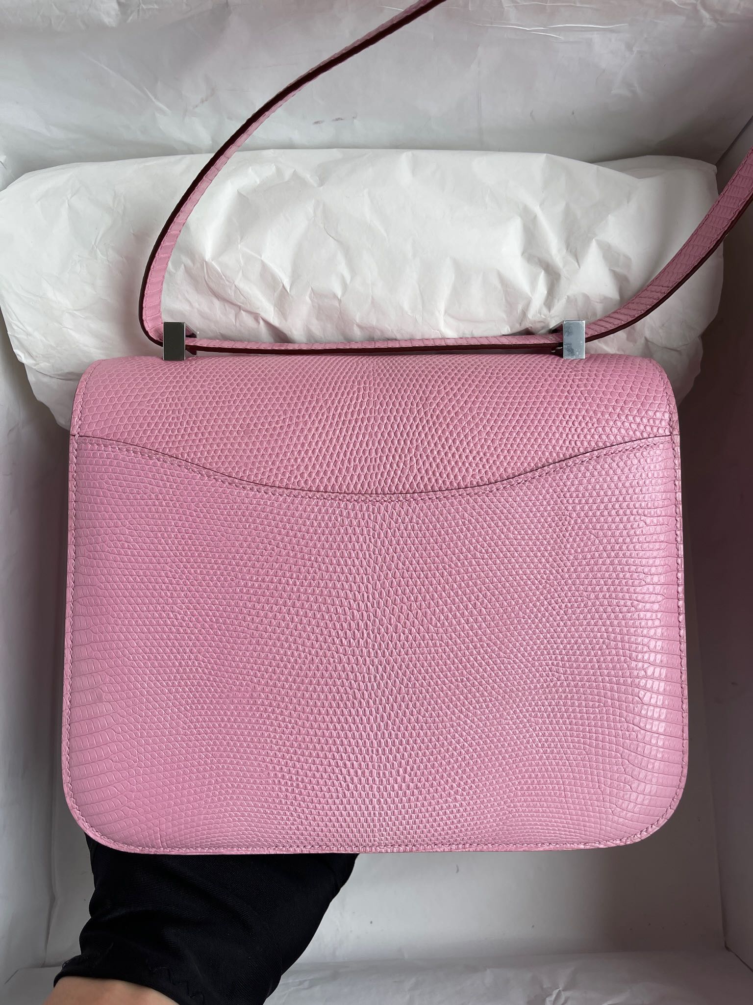 Hermès(爱马仕)Constance lizard 进口亮面蜥蜴 3Q粉 芭比粉 银扣 24cm 顶级手缝-拉尔森鳄鱼皮具定制 - 爱马仕包包官网 Hermès(爱马仕)Constance lizard 进口亮面蜥蜴 3Q粉 芭比粉 银扣 24cm 顶级手缝