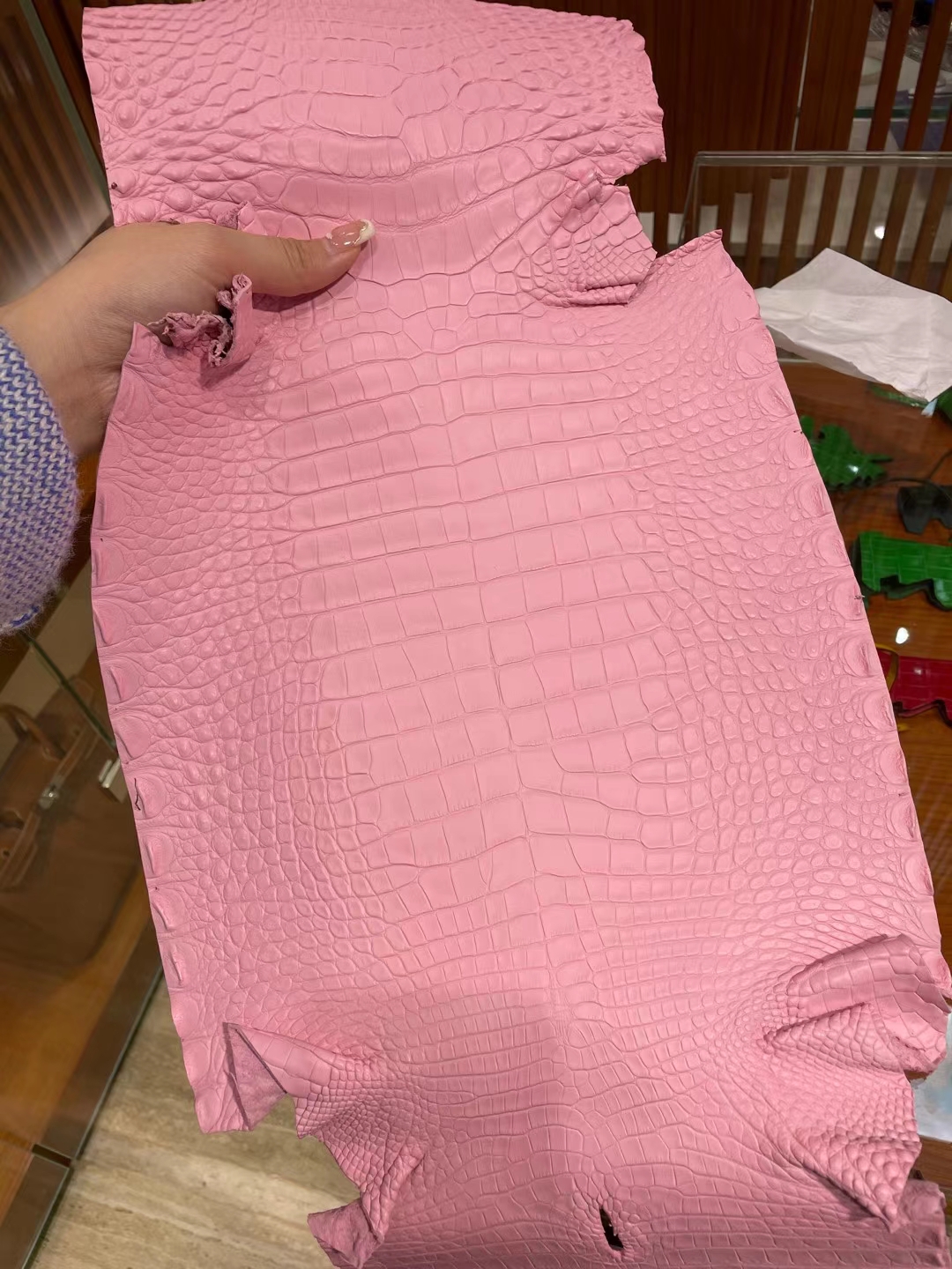 Hermès（爱马仕）新到皮 雾面美洲鳄鱼 3Q 嫩粉色